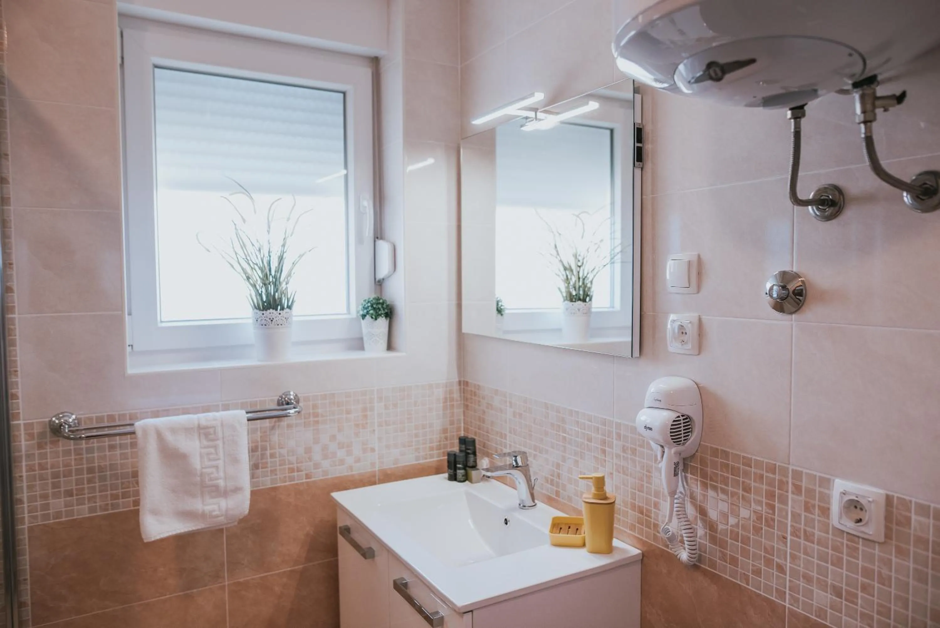Bathroom in Poolside Hideout Apartments