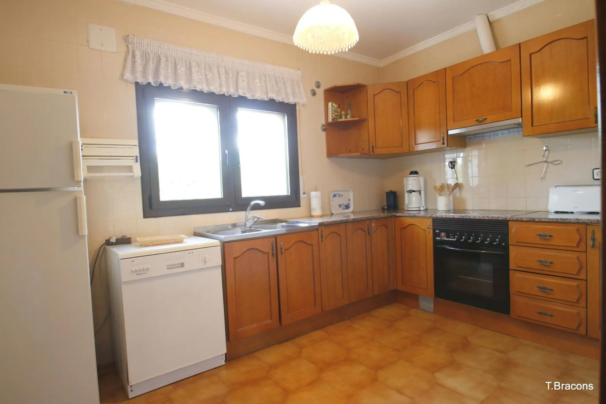 Kitchen or kitchenette in Villa Lyna