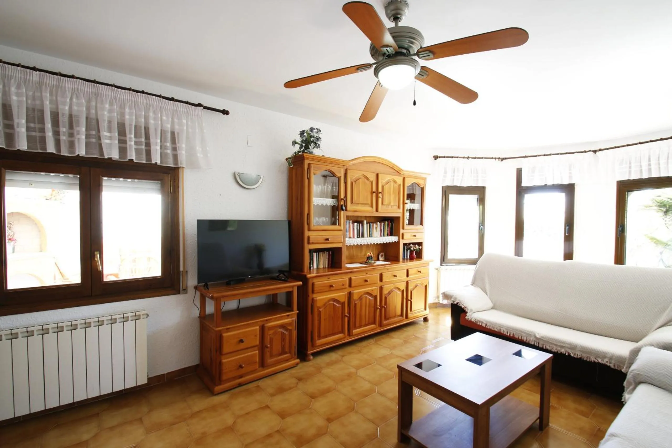 Communal lounge/ TV room in Villa Lyna