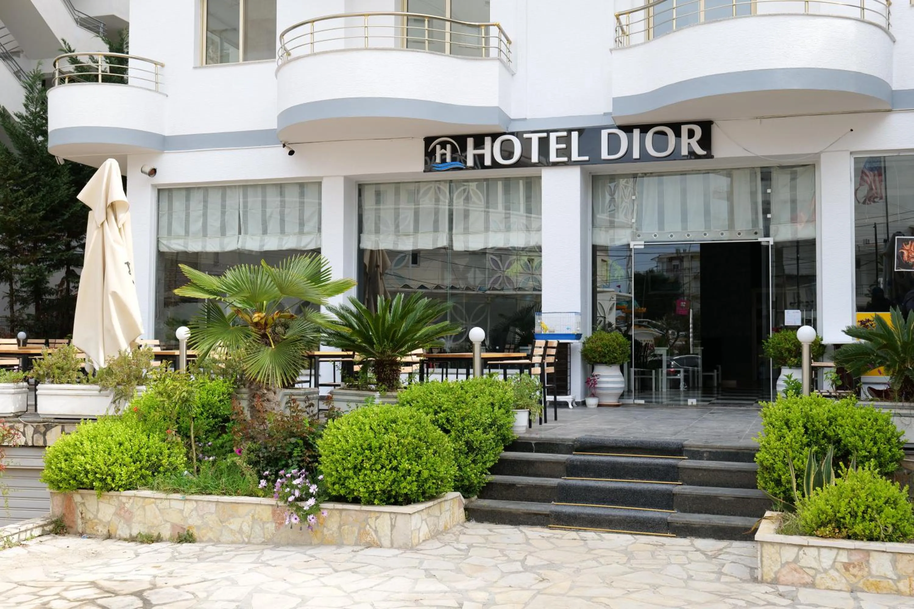 Facade/entrance in Hotel Dior