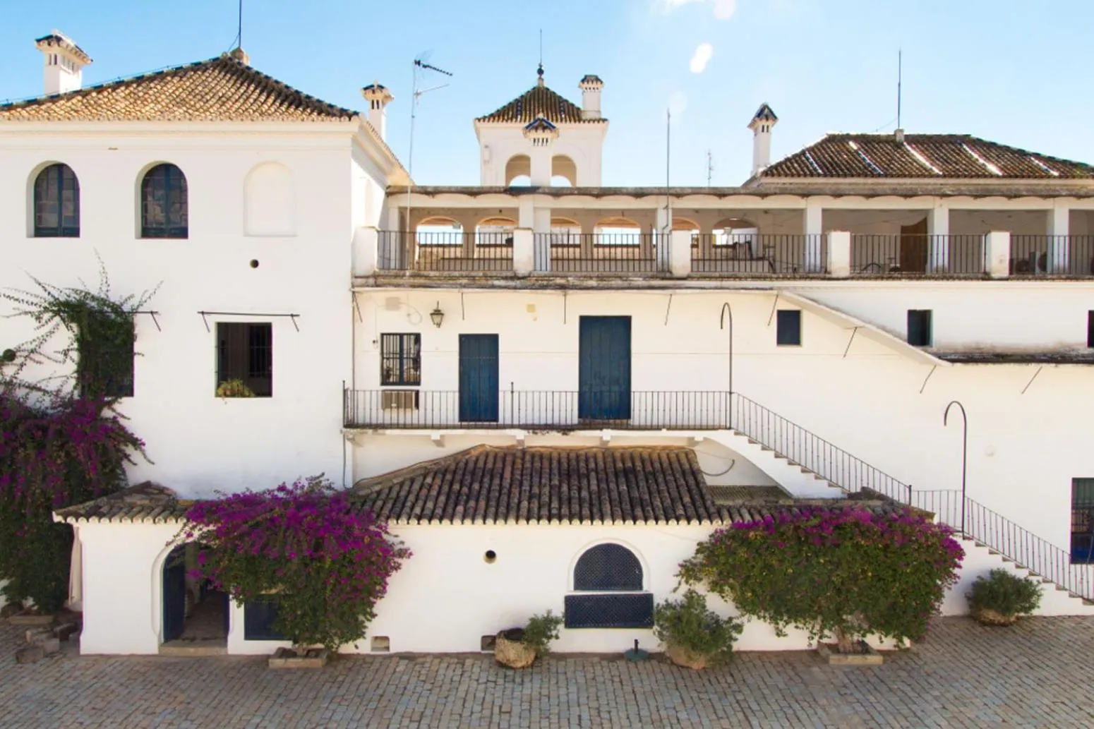 Facade/entrance in Hotel Cortijo El Esparragal