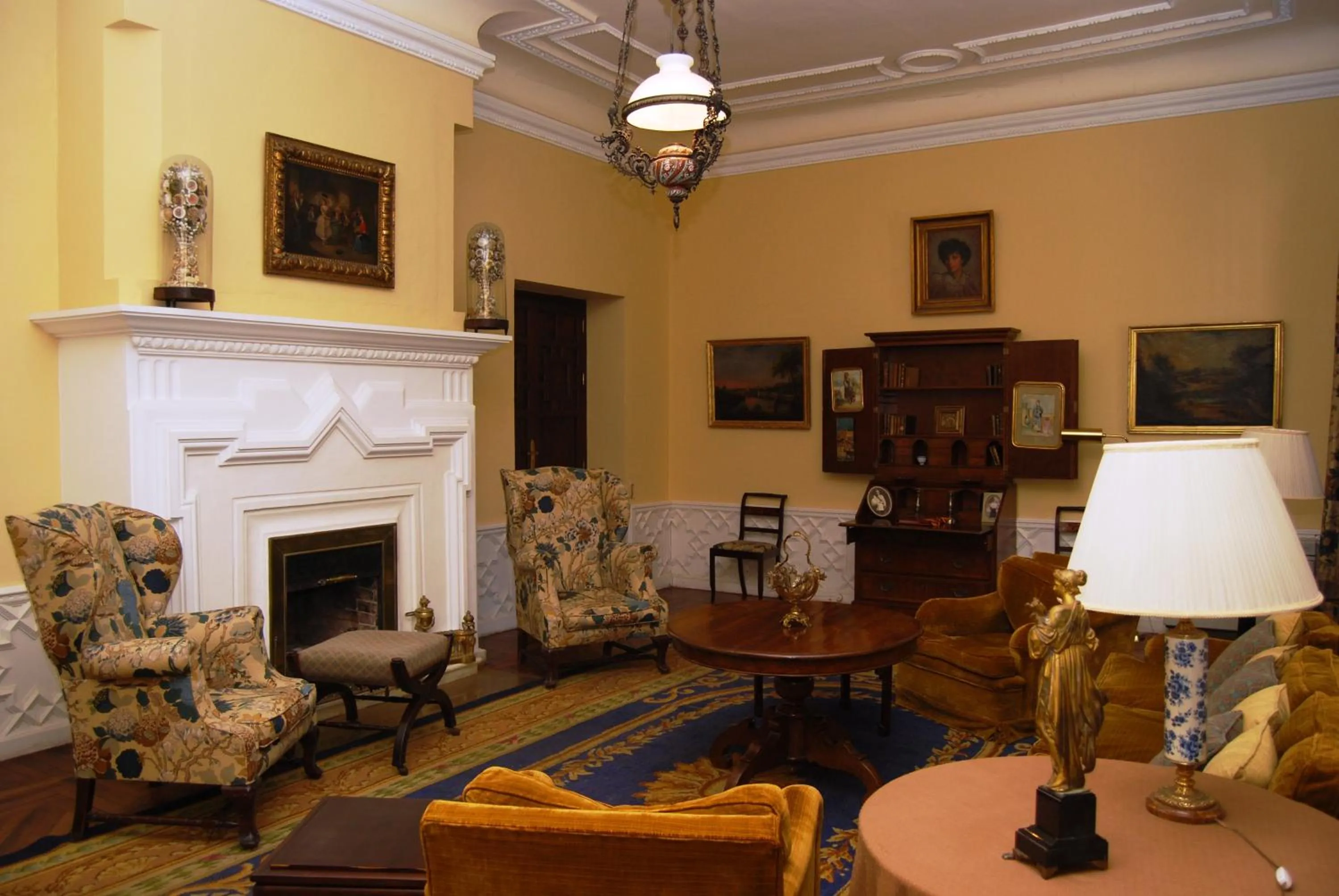 Communal lounge/ TV room in Hotel Cortijo El Esparragal