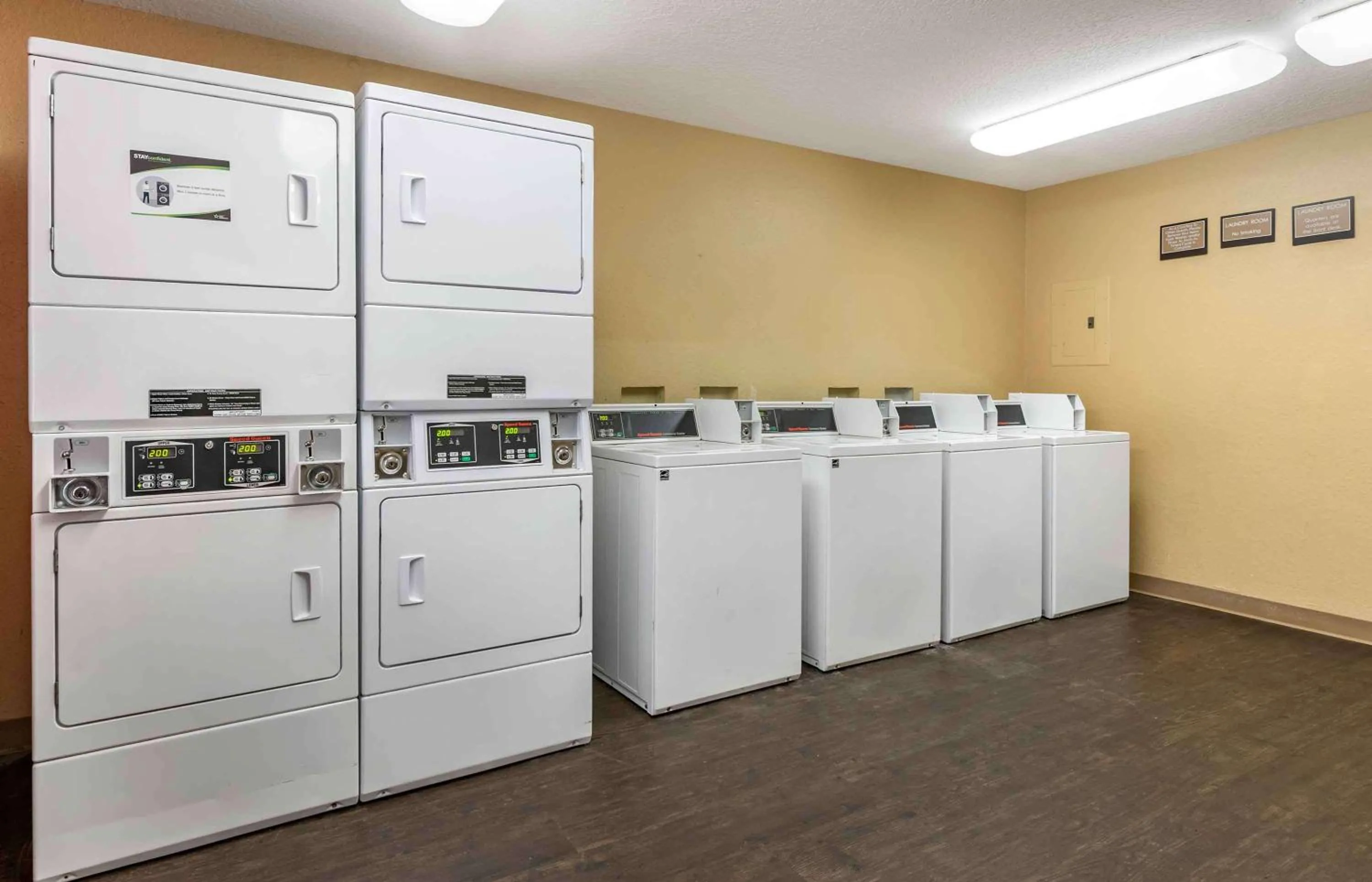 Property building in Extended Stay America Select Suites - Orlando - Maitland - Summit Tower Blvd