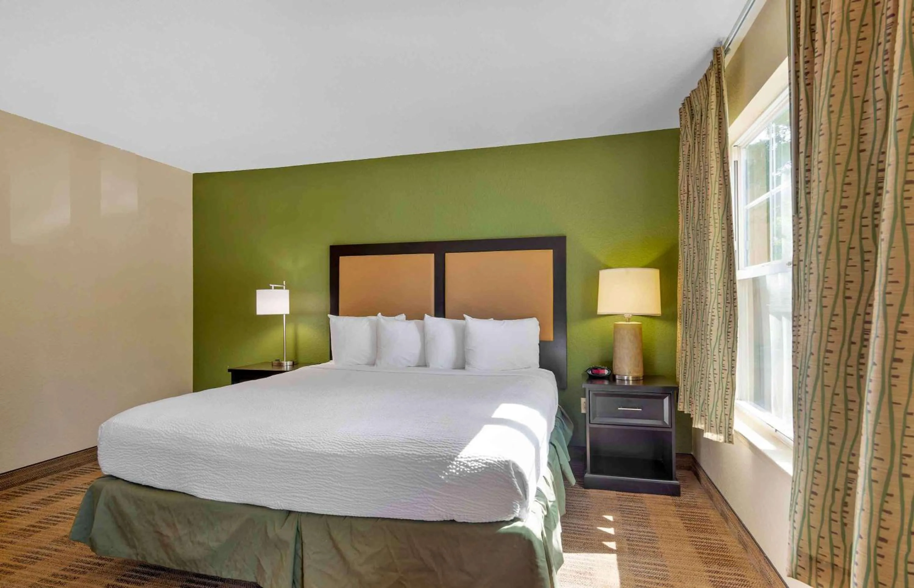 Bedroom, Bed in Extended Stay America Select Suites - Orlando - Maitland - Summit Tower Blvd