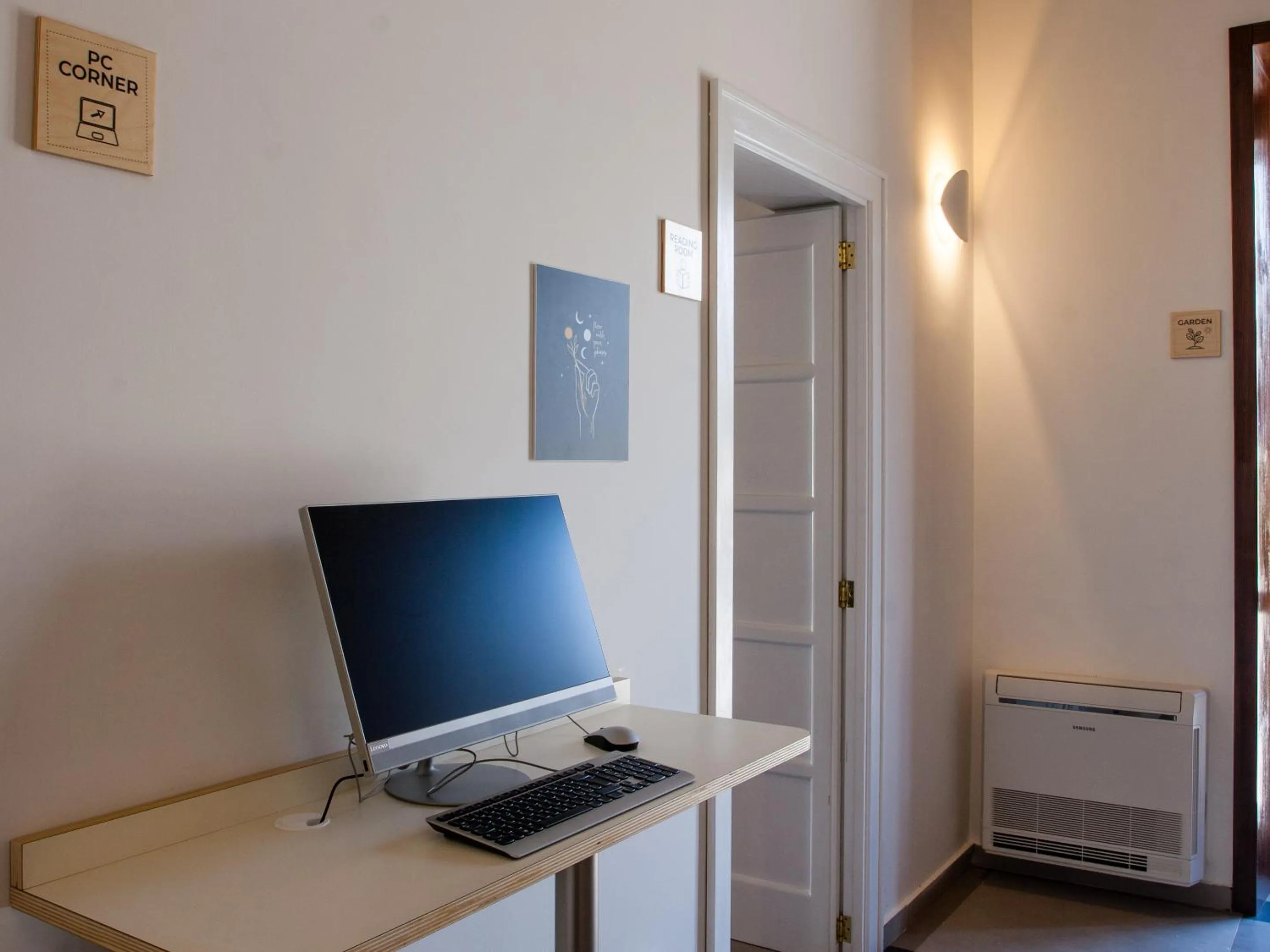 TV and multimedia in Lobby Collective Hostel - Lecce