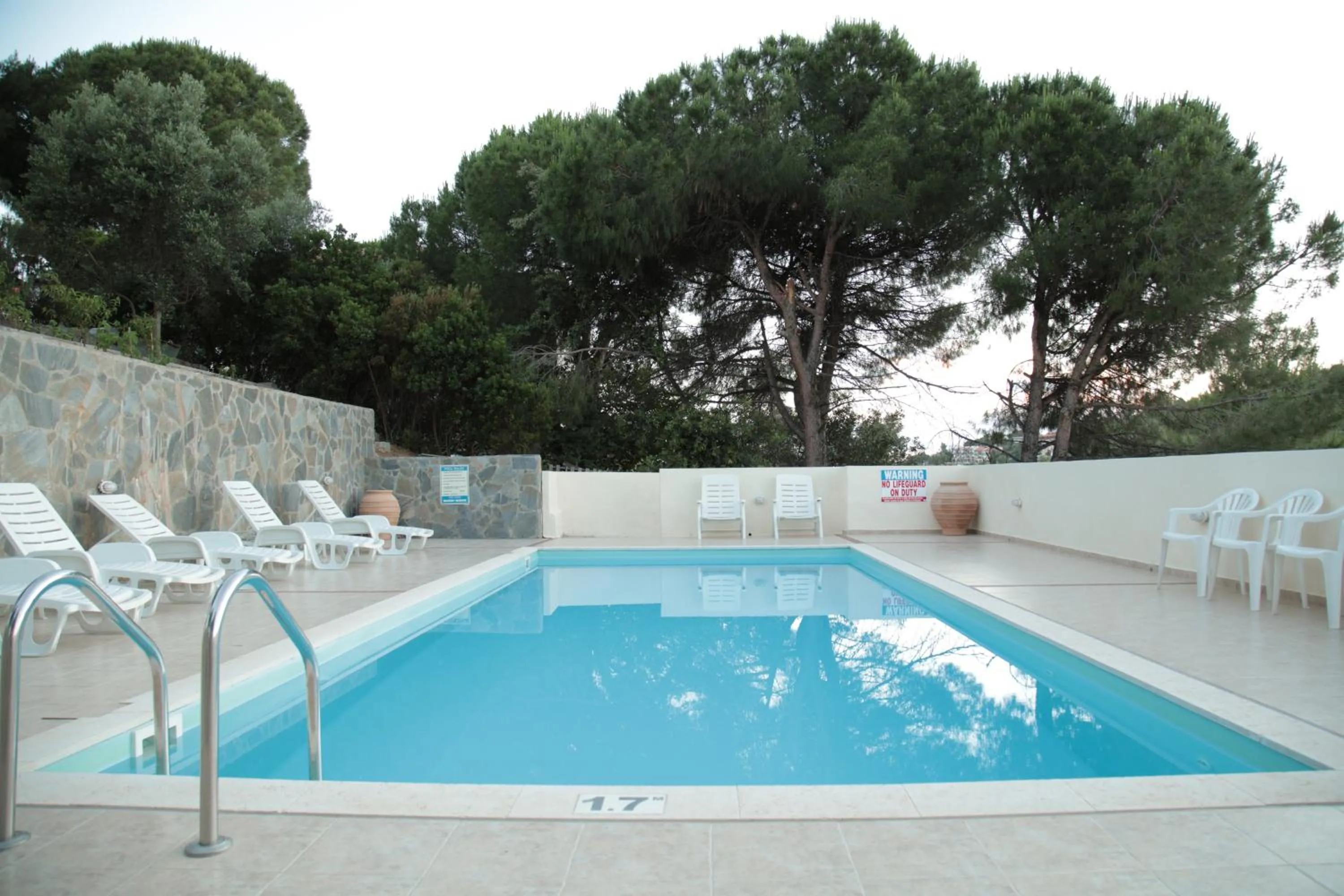 Property building in Villa Elpiniki