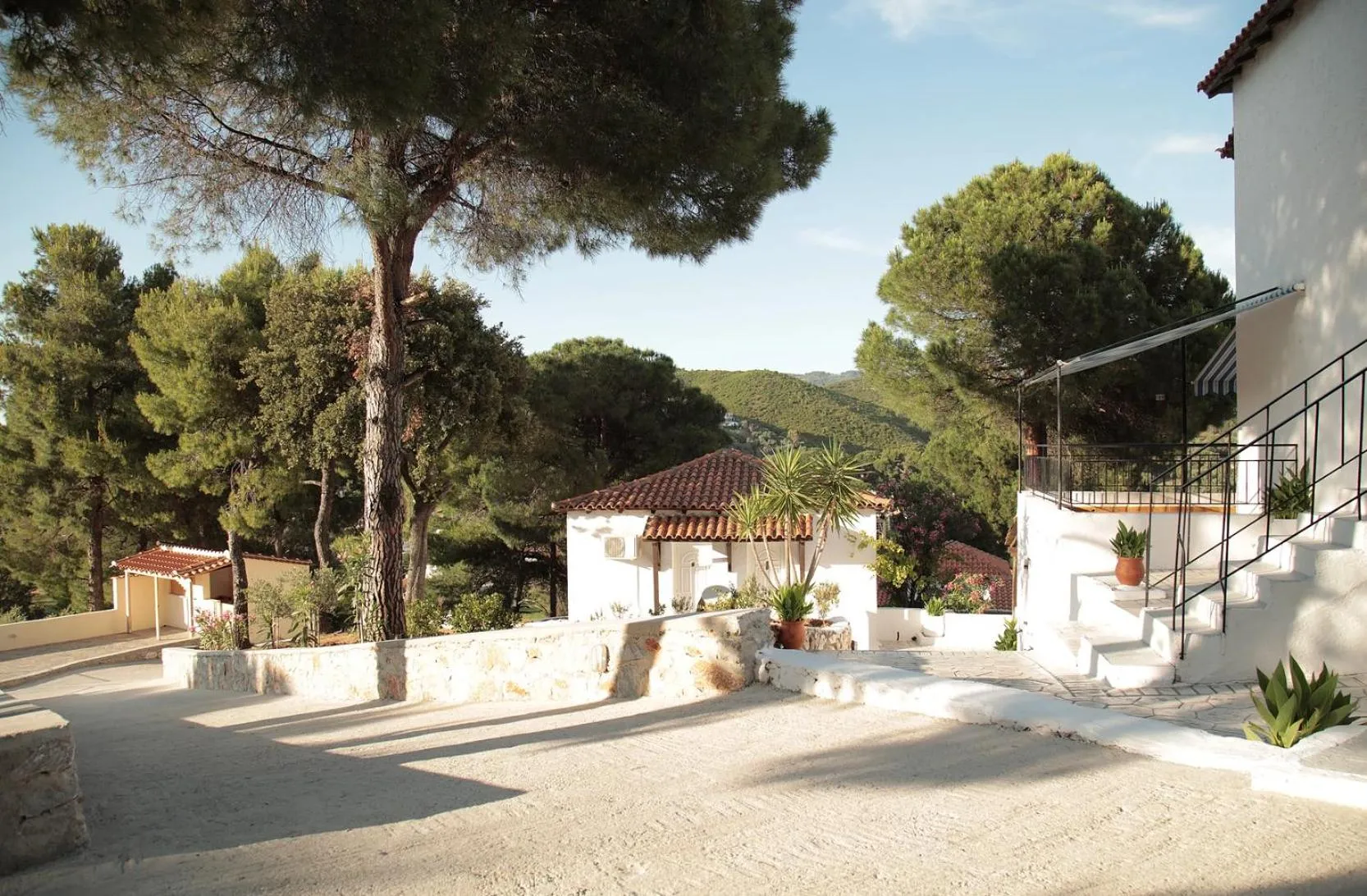 Property building in Villa Elpiniki