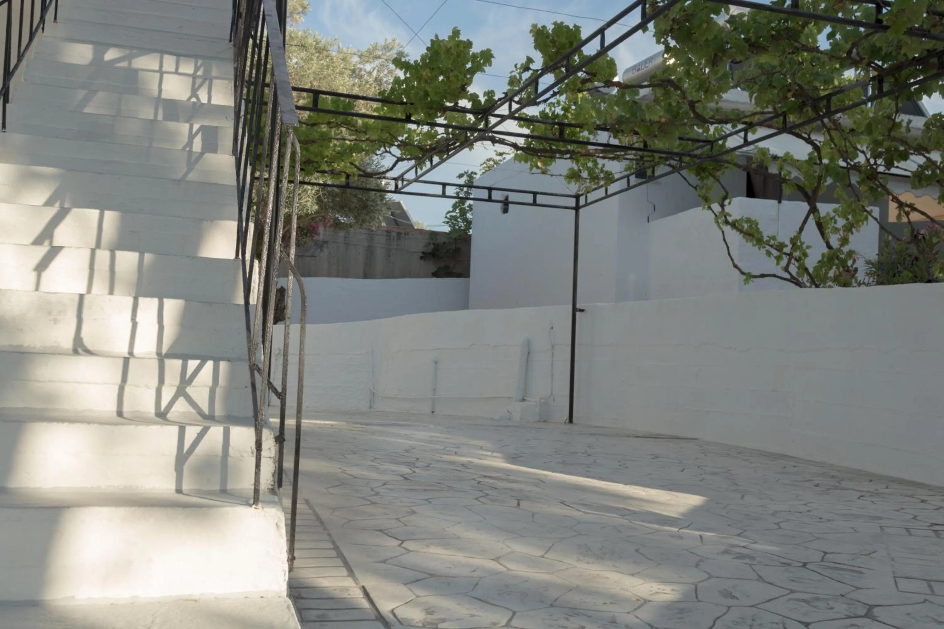 Property building in Villa Elpiniki