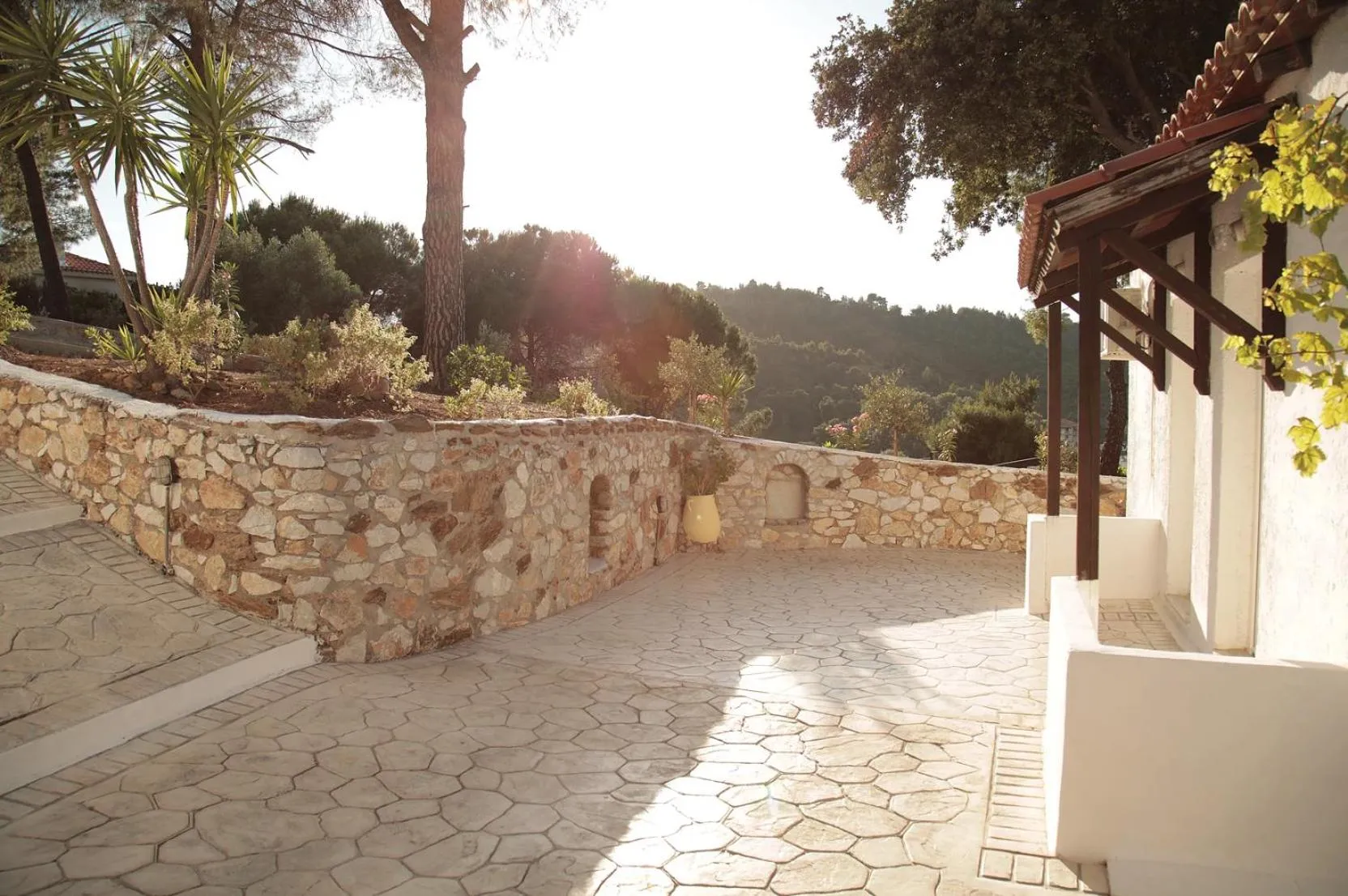 Property building in Villa Elpiniki