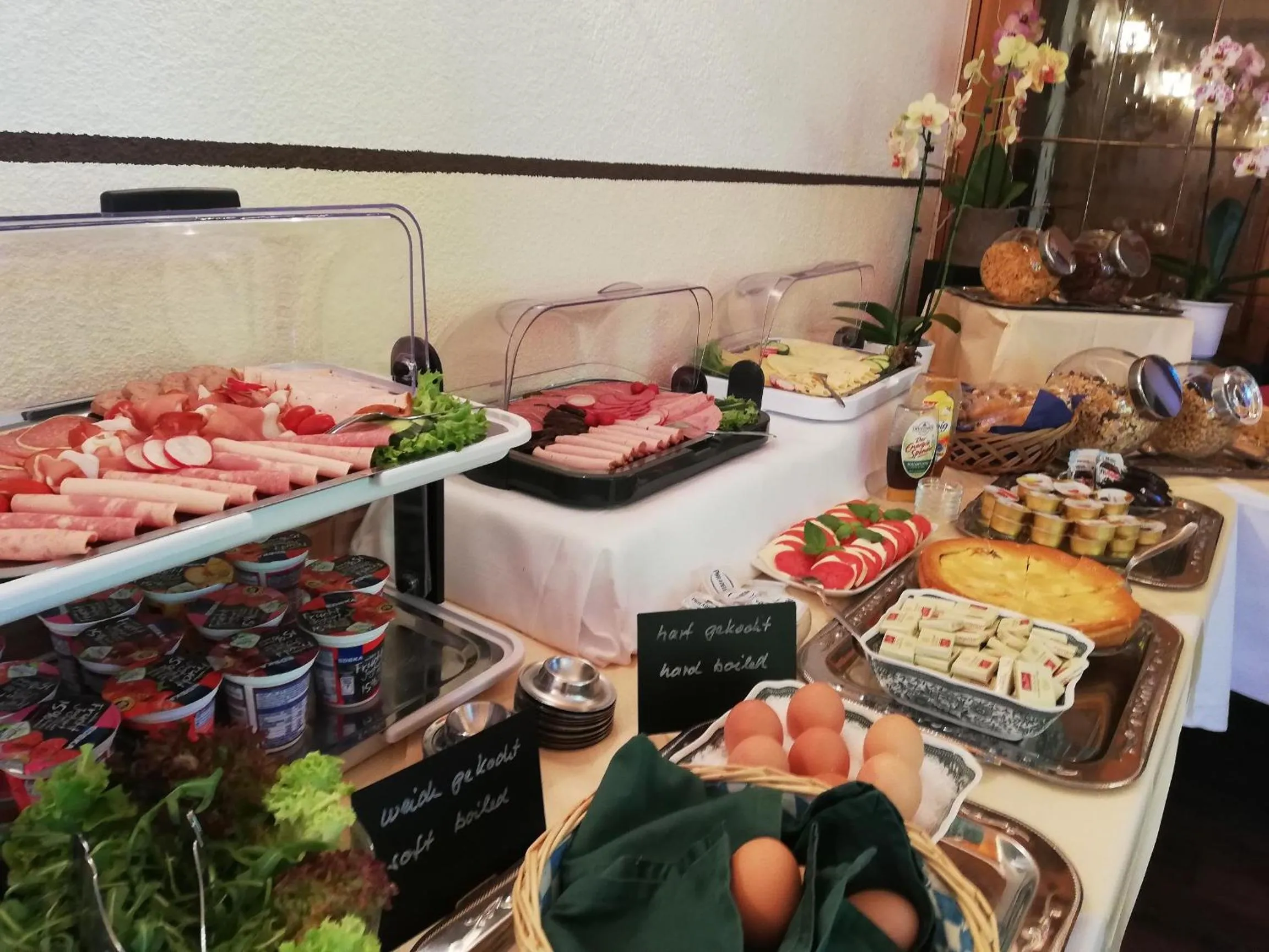 Buffet breakfast in Gästehaus Rössle