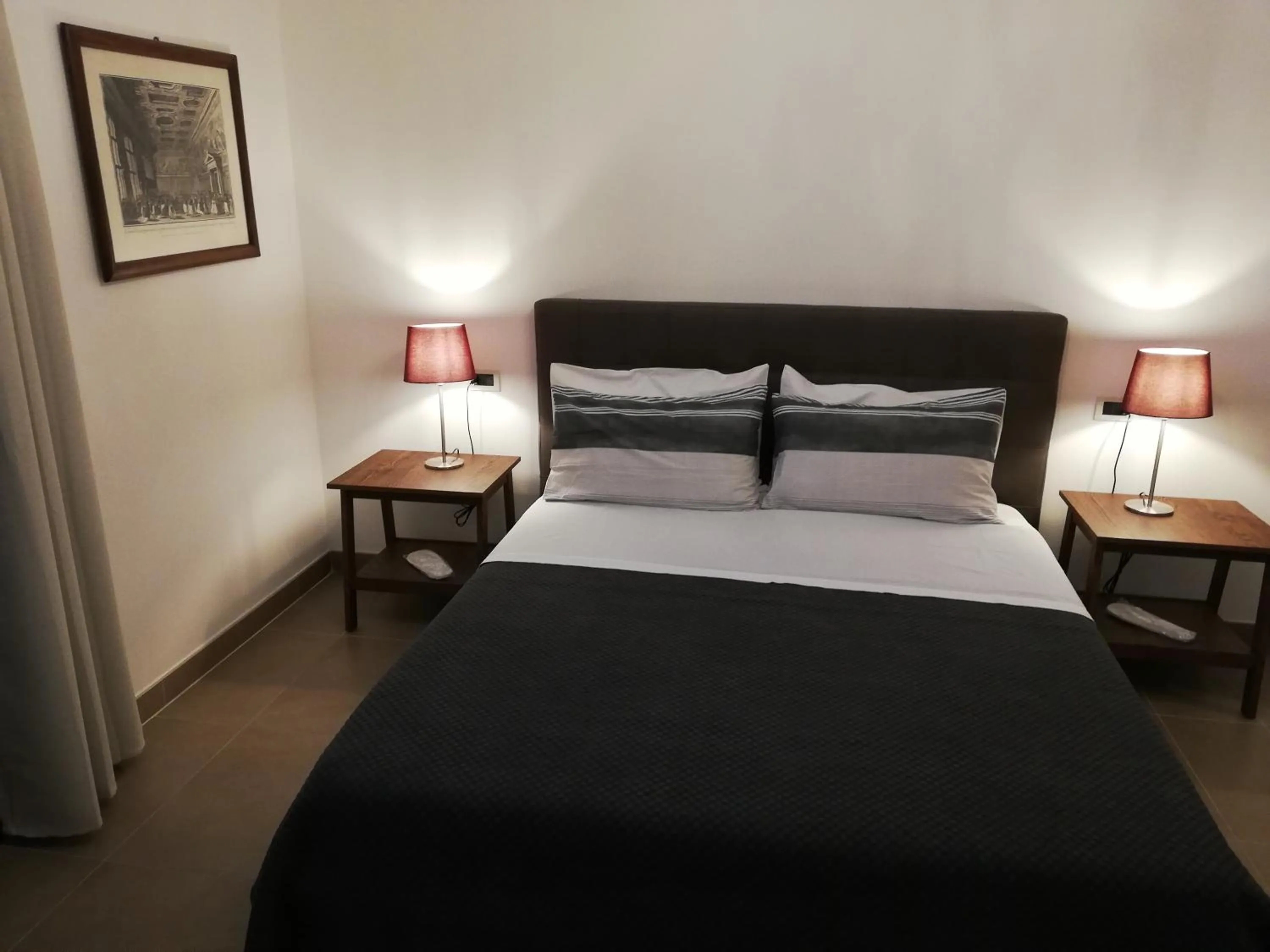 Shower, Bed in DreaMilan B&B