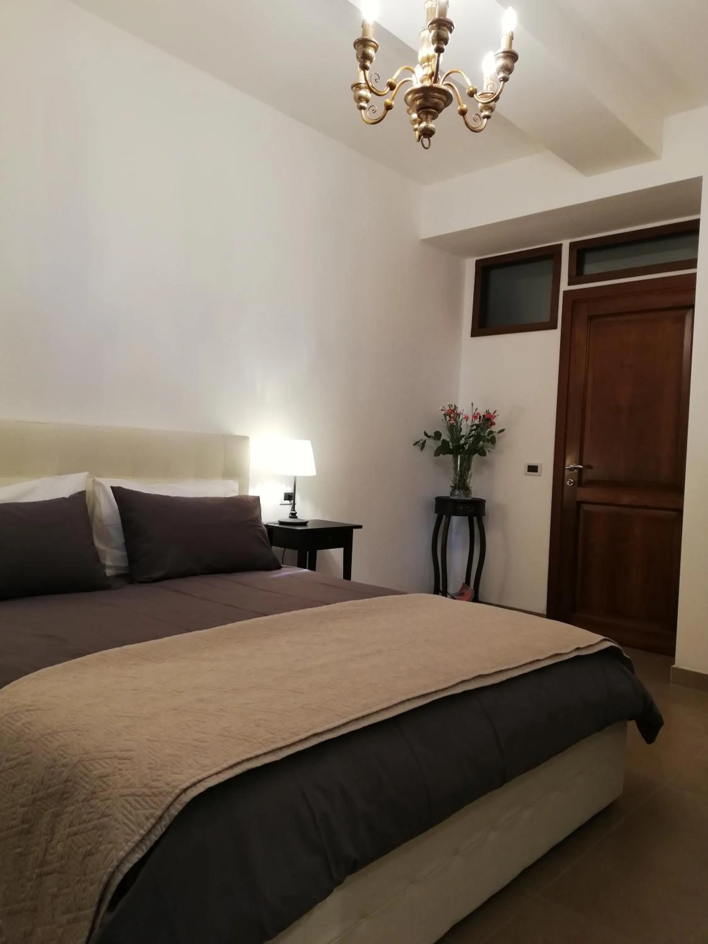 Shower, Bed in DreaMilan B&B