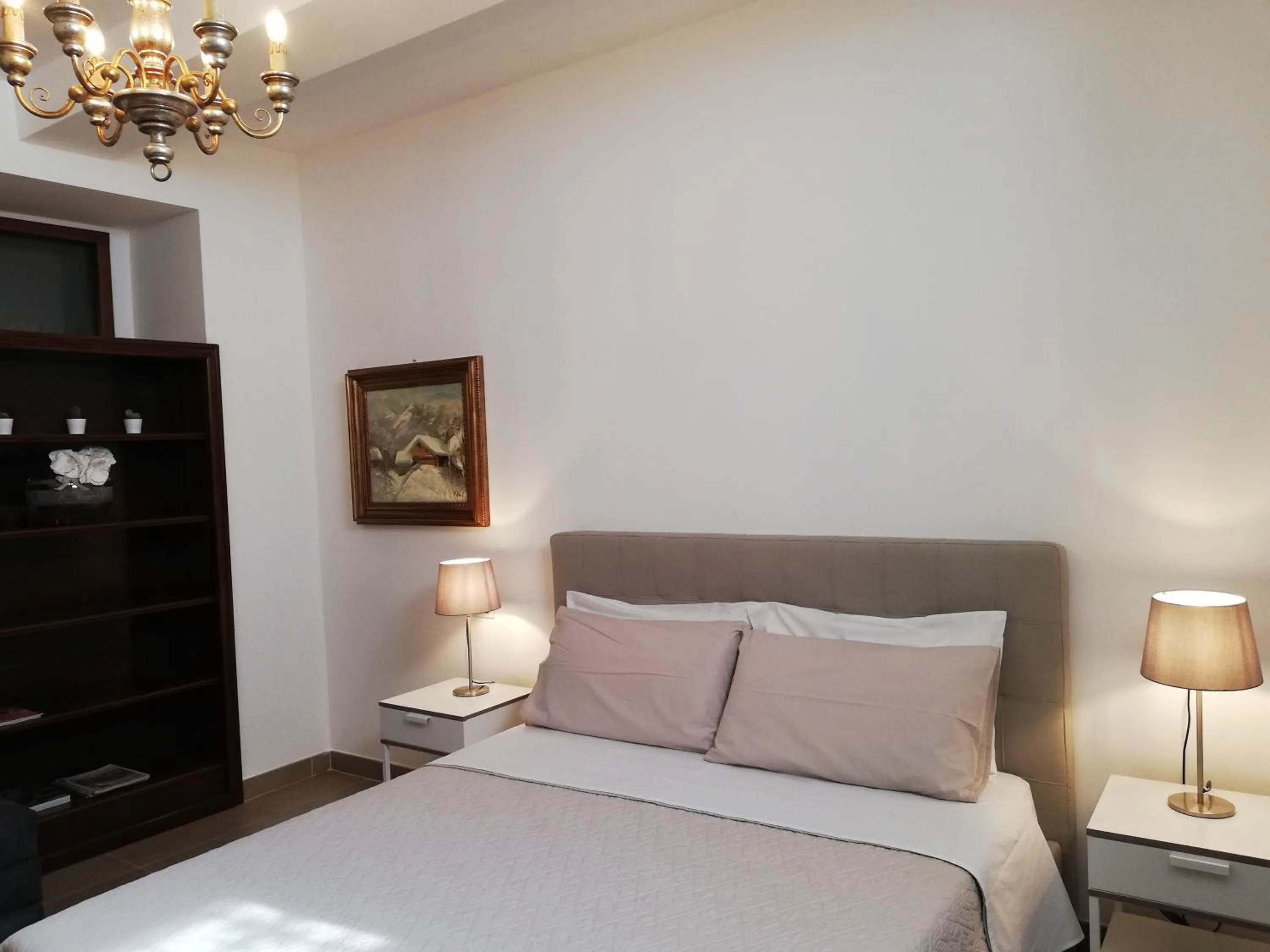 Shower, Bed in DreaMilan B&B