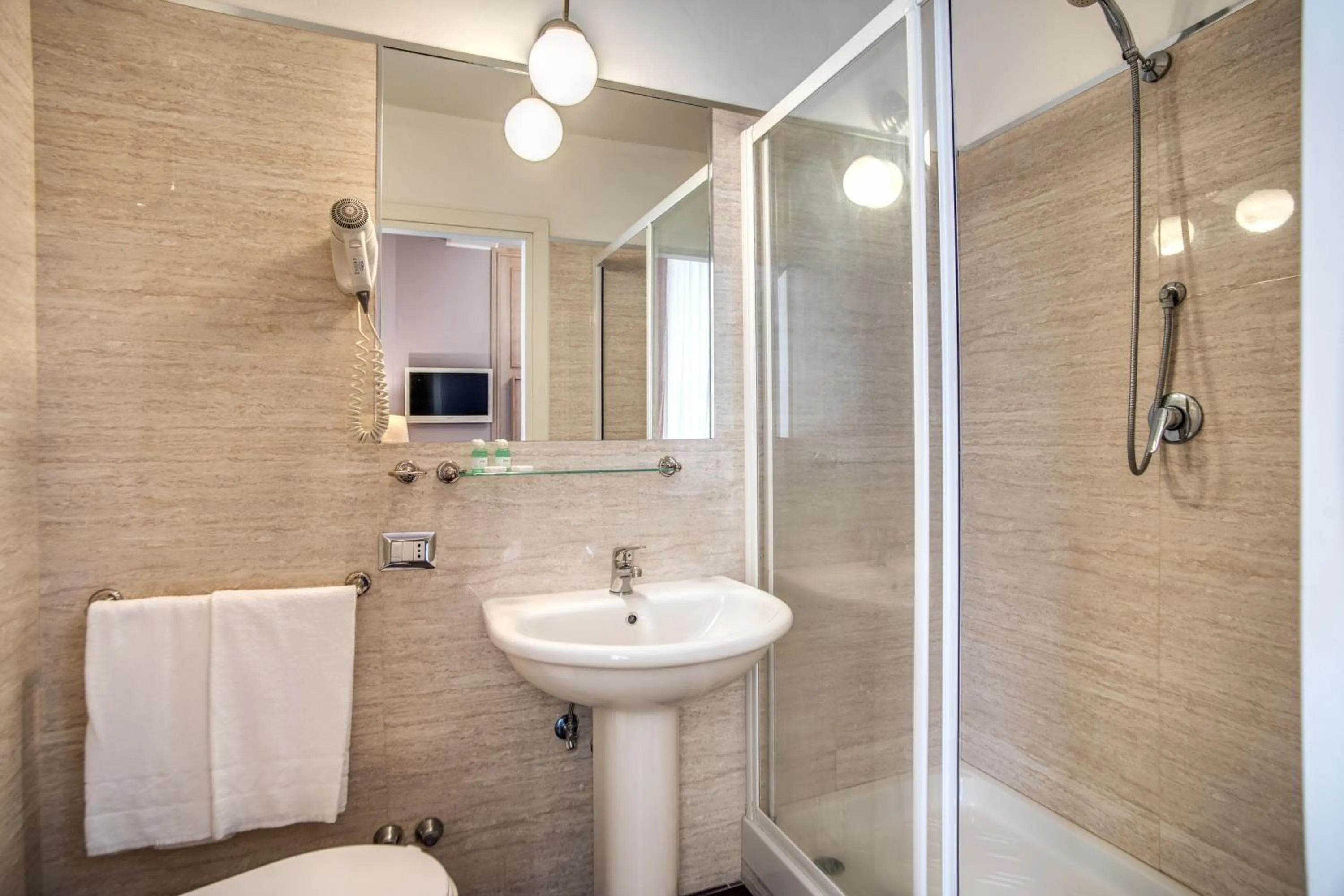 Bathroom in Hotel San Valentino