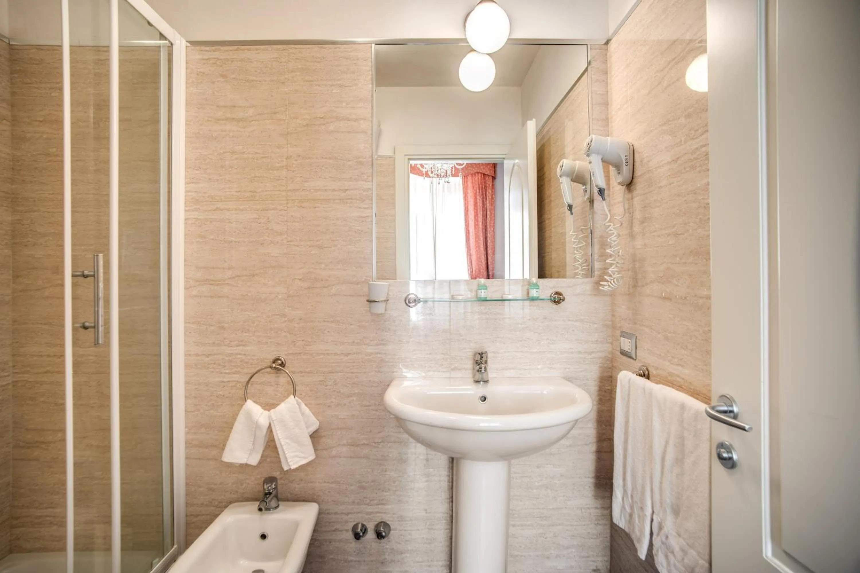 Bathroom in Hotel San Valentino