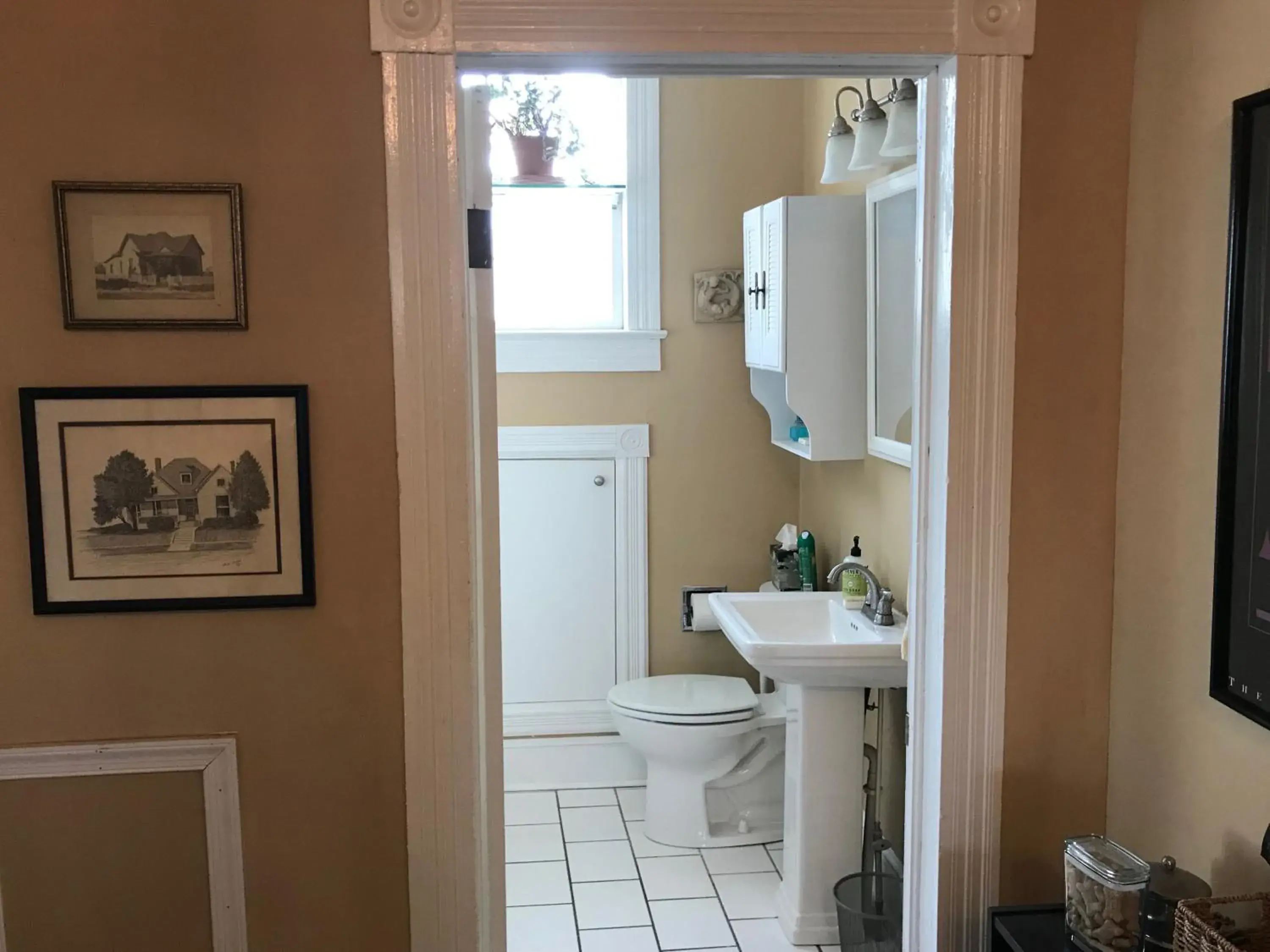 Double Room with Shared Bathroom in Charles Bass House Bed & Breakfast Double Room with Shared Bathroom in Charles Bass House Bed & Breakfast