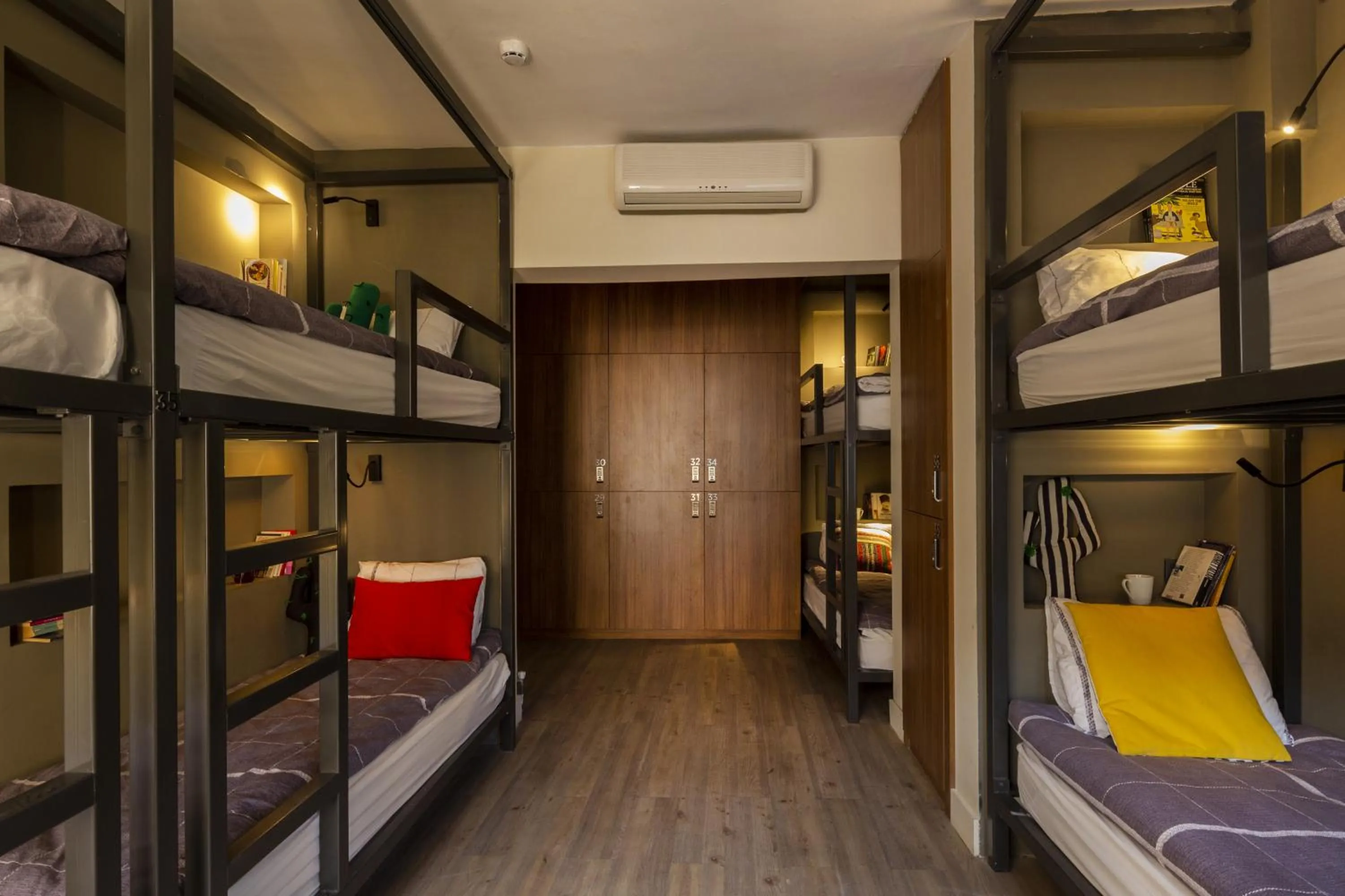 Bathroom, Bunk Bed in Moda Drei