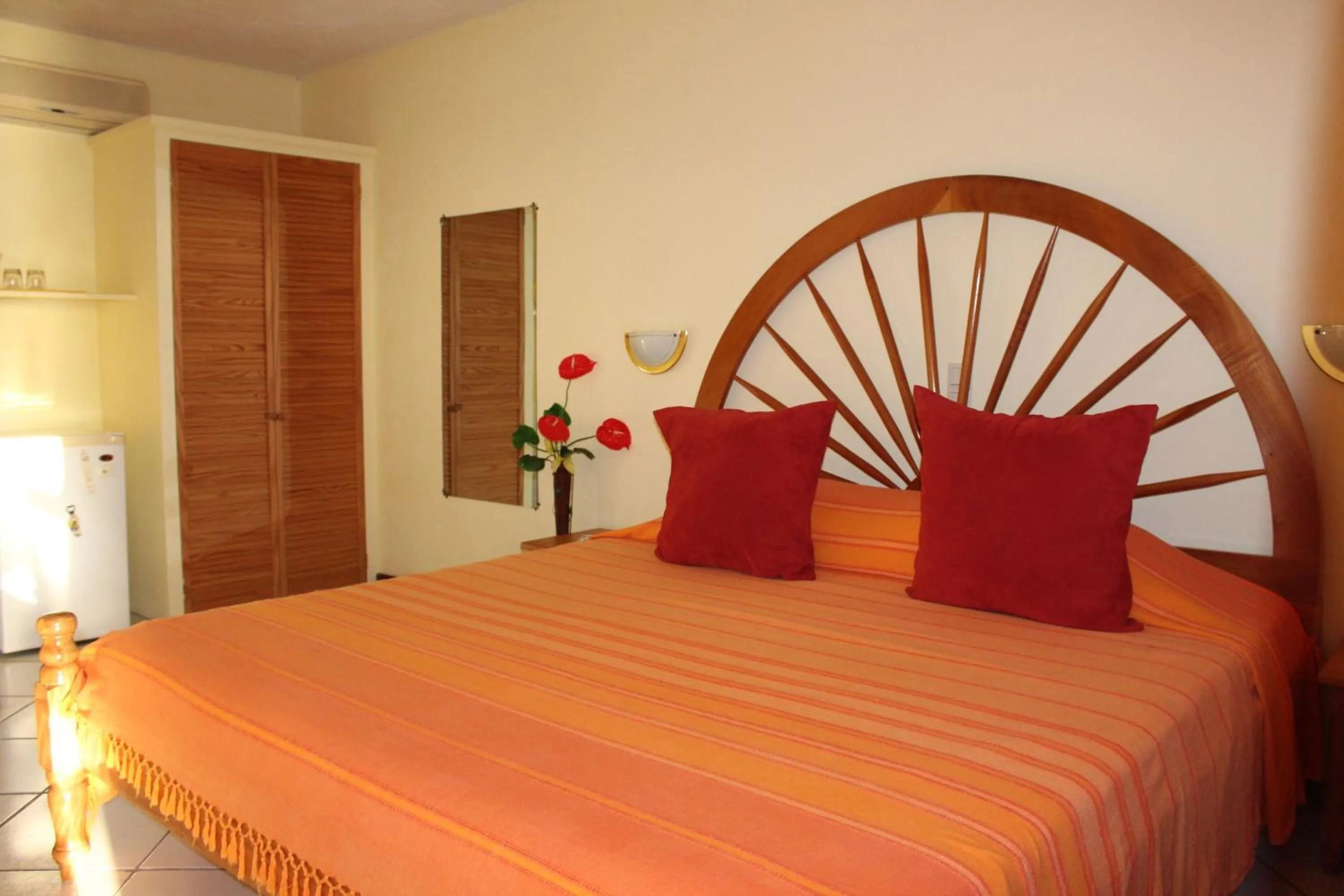 Bedroom, Bed in Tamarind Tree Hotel