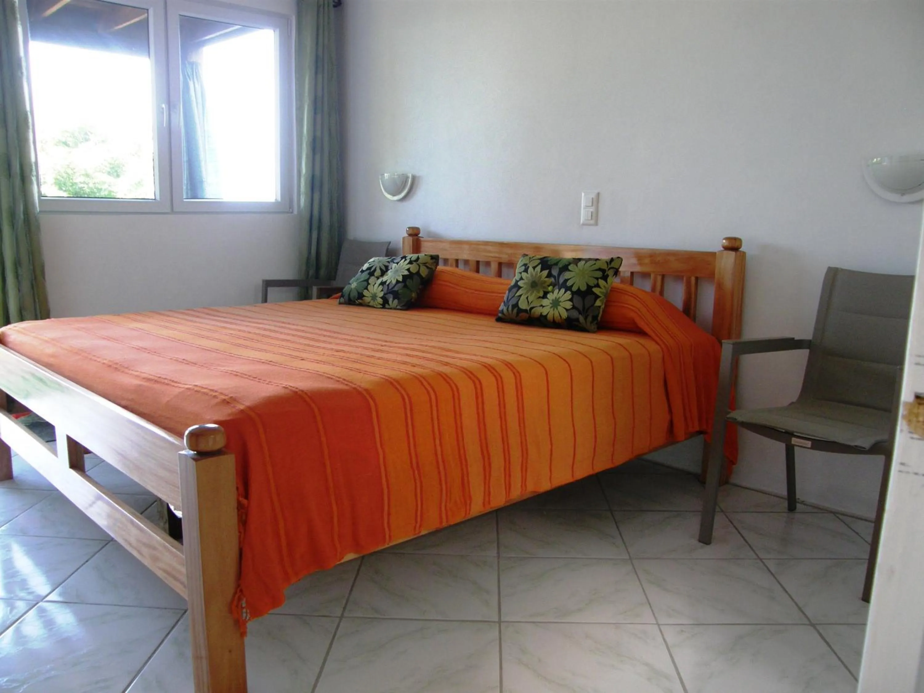 Bed in Tamarind Tree Hotel