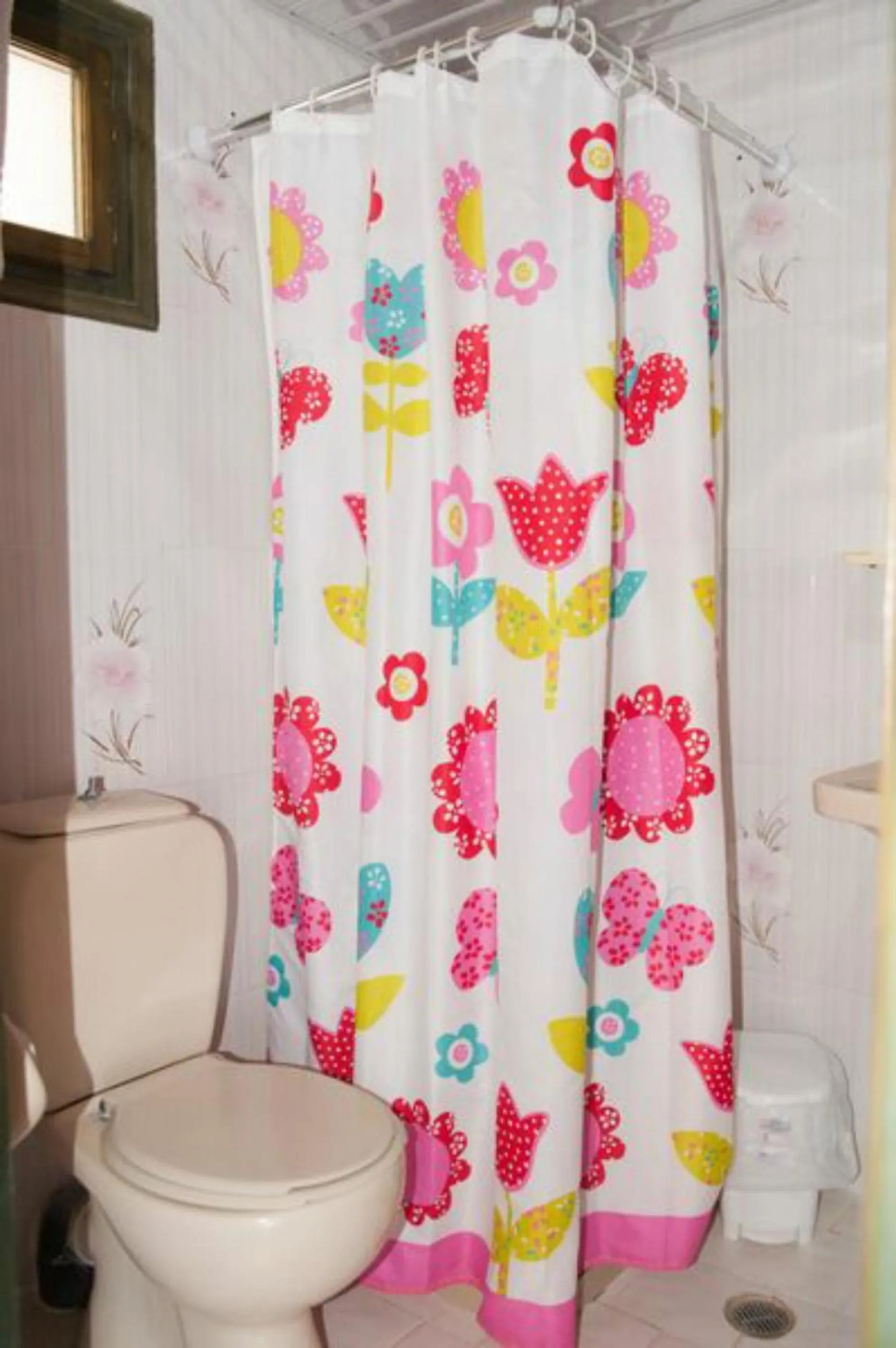 Toilet in Eleni Hotel