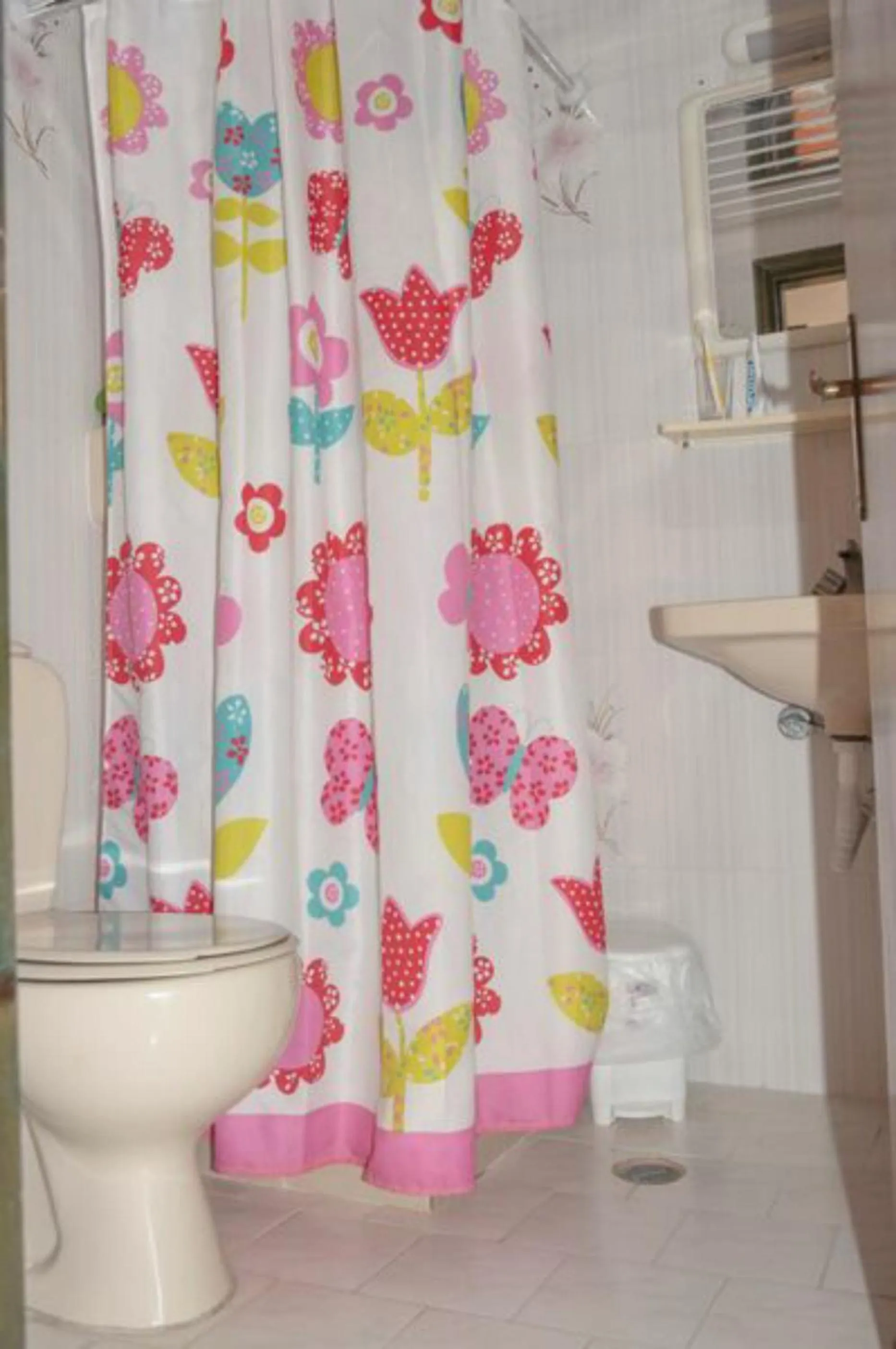 Toilet in Eleni Hotel