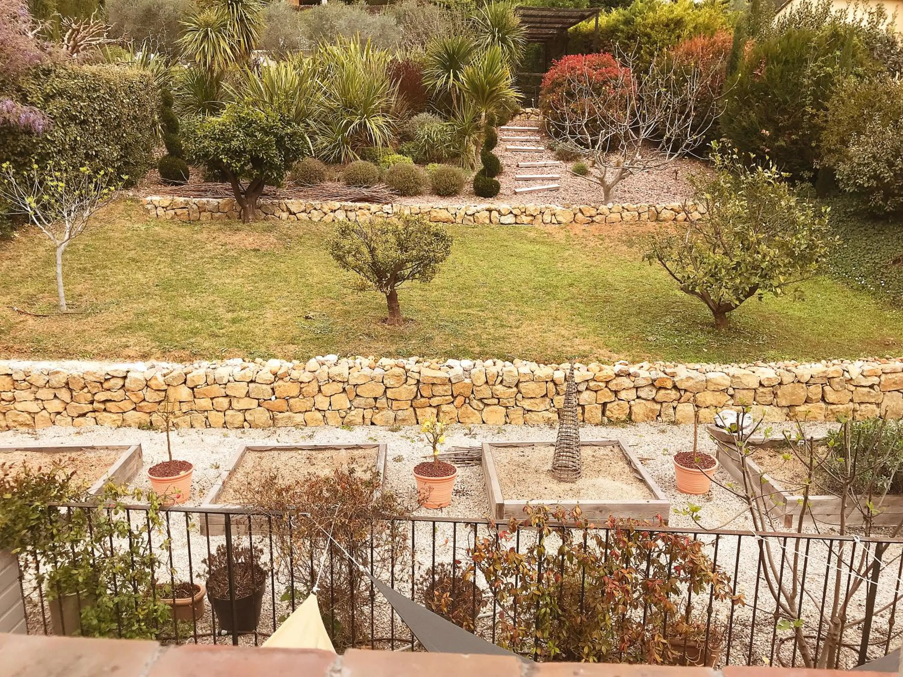 Garden view in Bastide Nomade - guest house