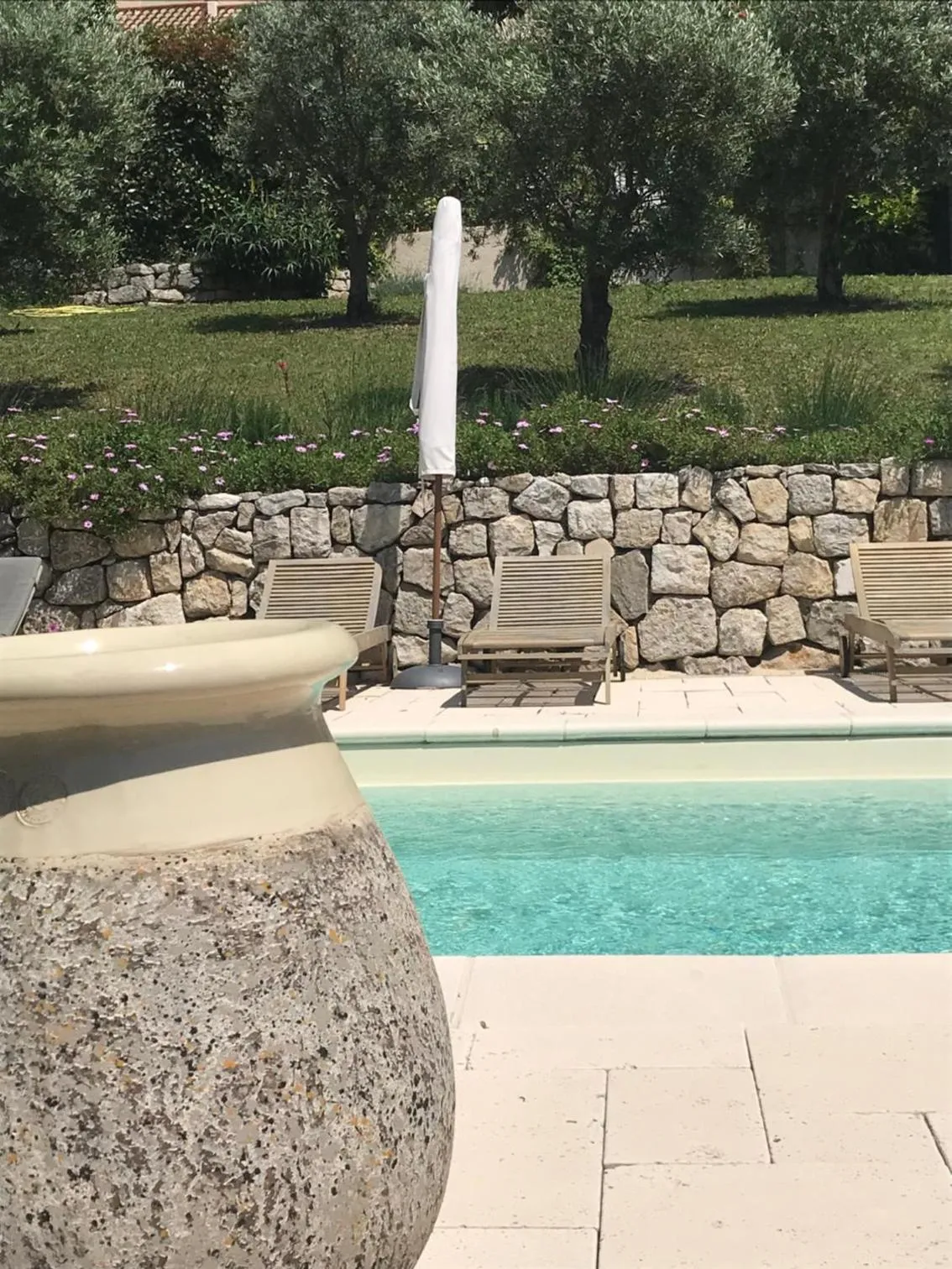 Garden view in Bastide Nomade - guest house