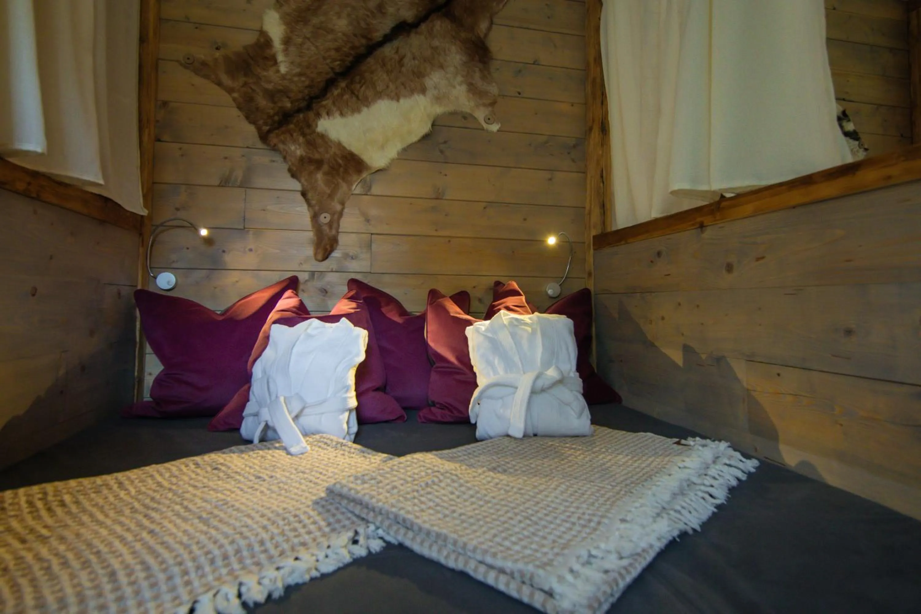Sauna, Bed in Sennerhütte Landhotel