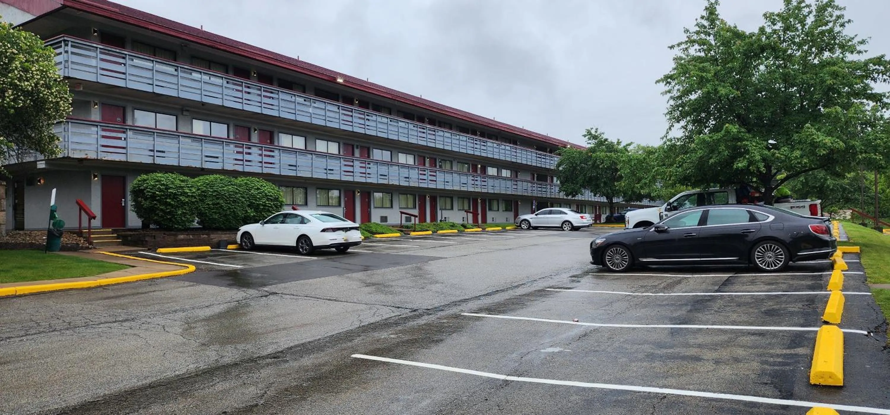 Property building in Red Roof Inn PLUS+ Pittsburgh East - Monroeville
