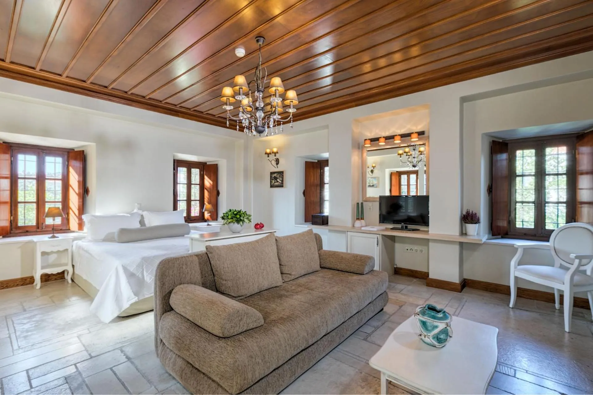 Mare Monte Luxury Suites