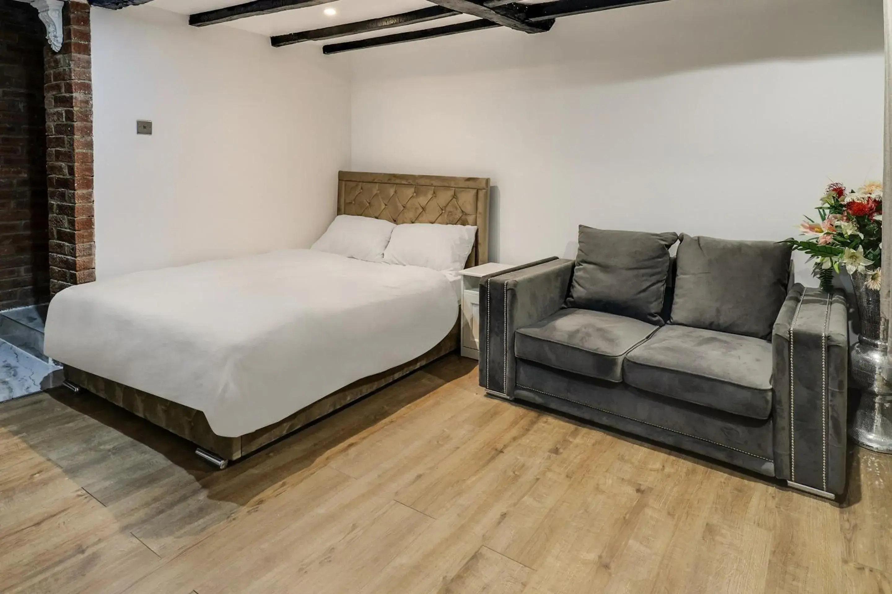 Deluxe Double Room in Tudor Oaks Lodge Stevenage North Deluxe Double Room in Tudor Oaks Lodge Stevenage North