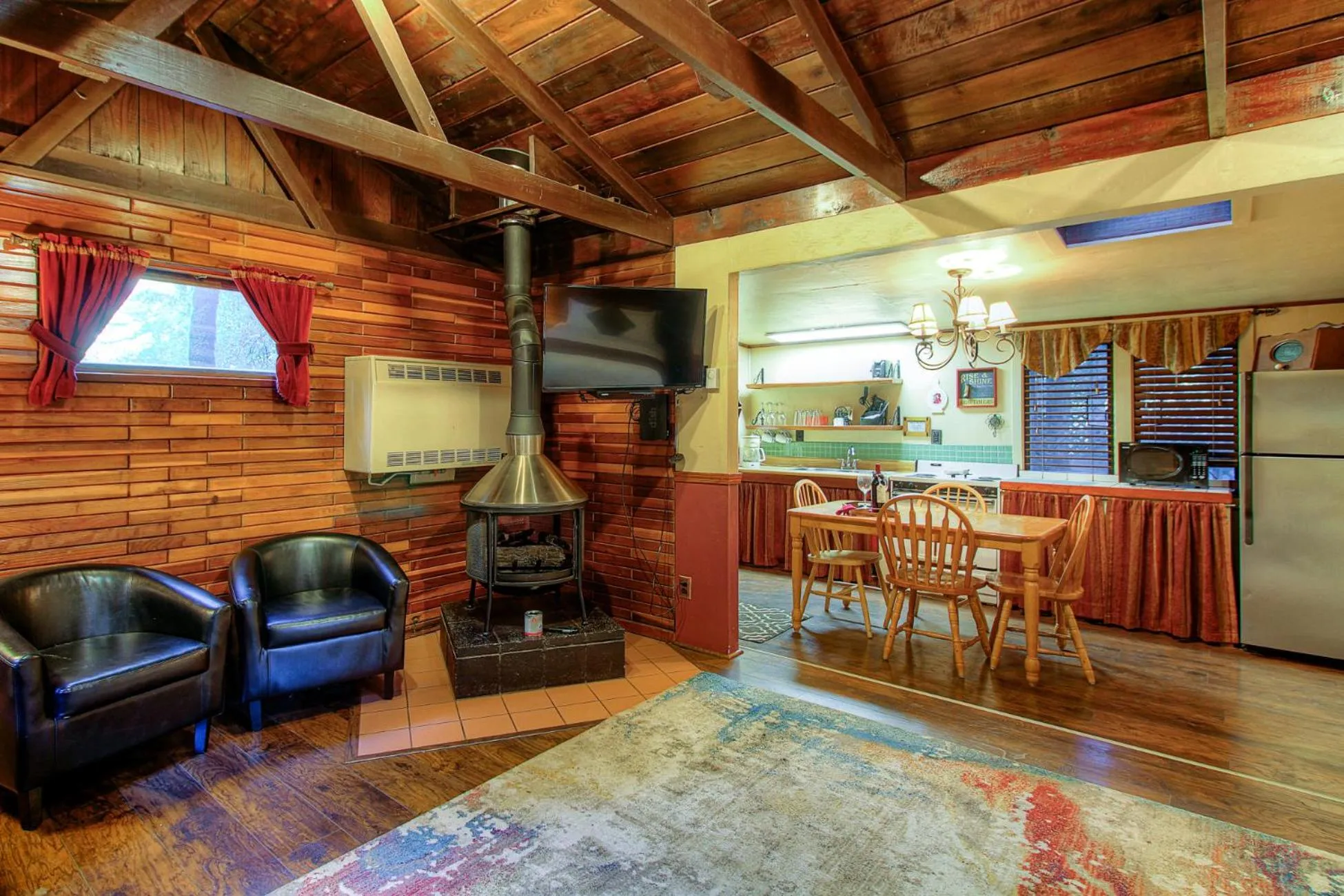 Photo of the whole room in Redwoods River Resort & Campground