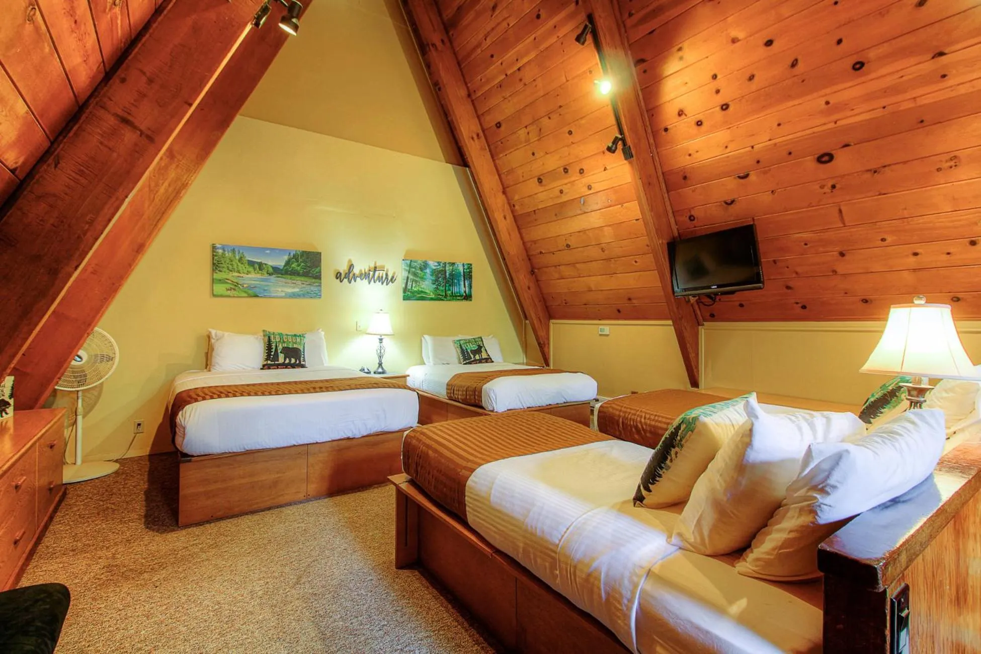 Photo of the whole room, Bed in Redwoods River Resort & Campground