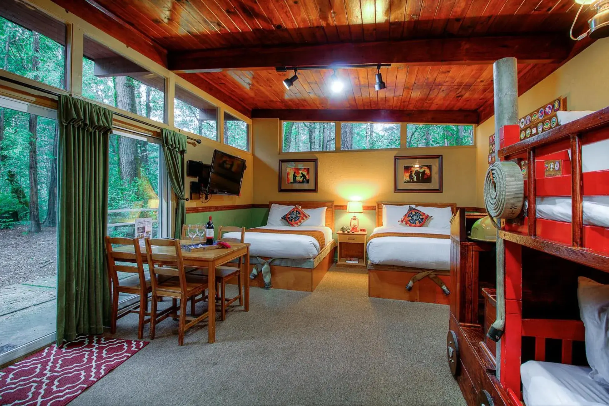 Bungalow with Patio in Redwoods River Resort & Campground Bungalow with Patio in Redwoods River Resort & Campground