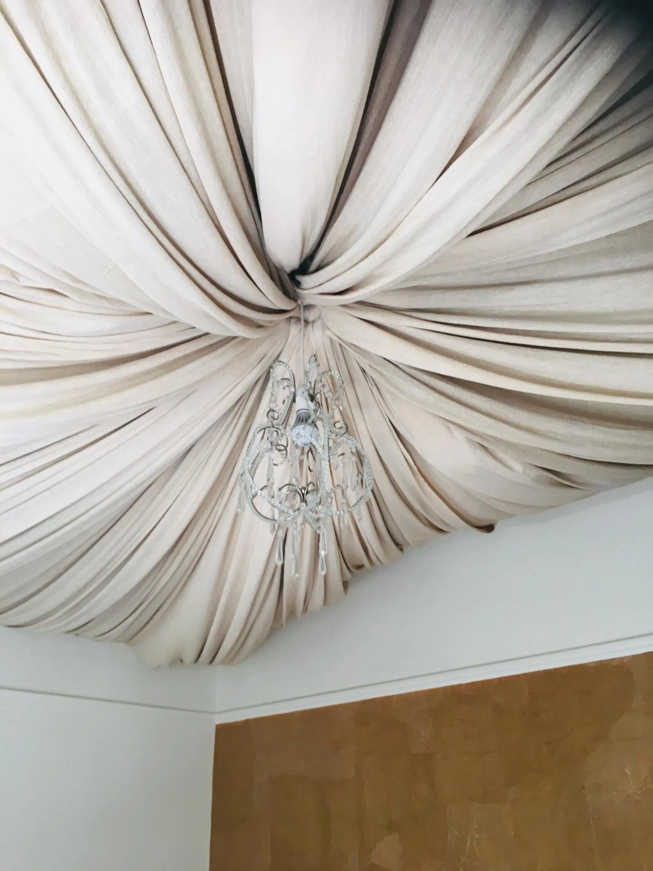 Shower in OYO Cornerstone Manor Hotel