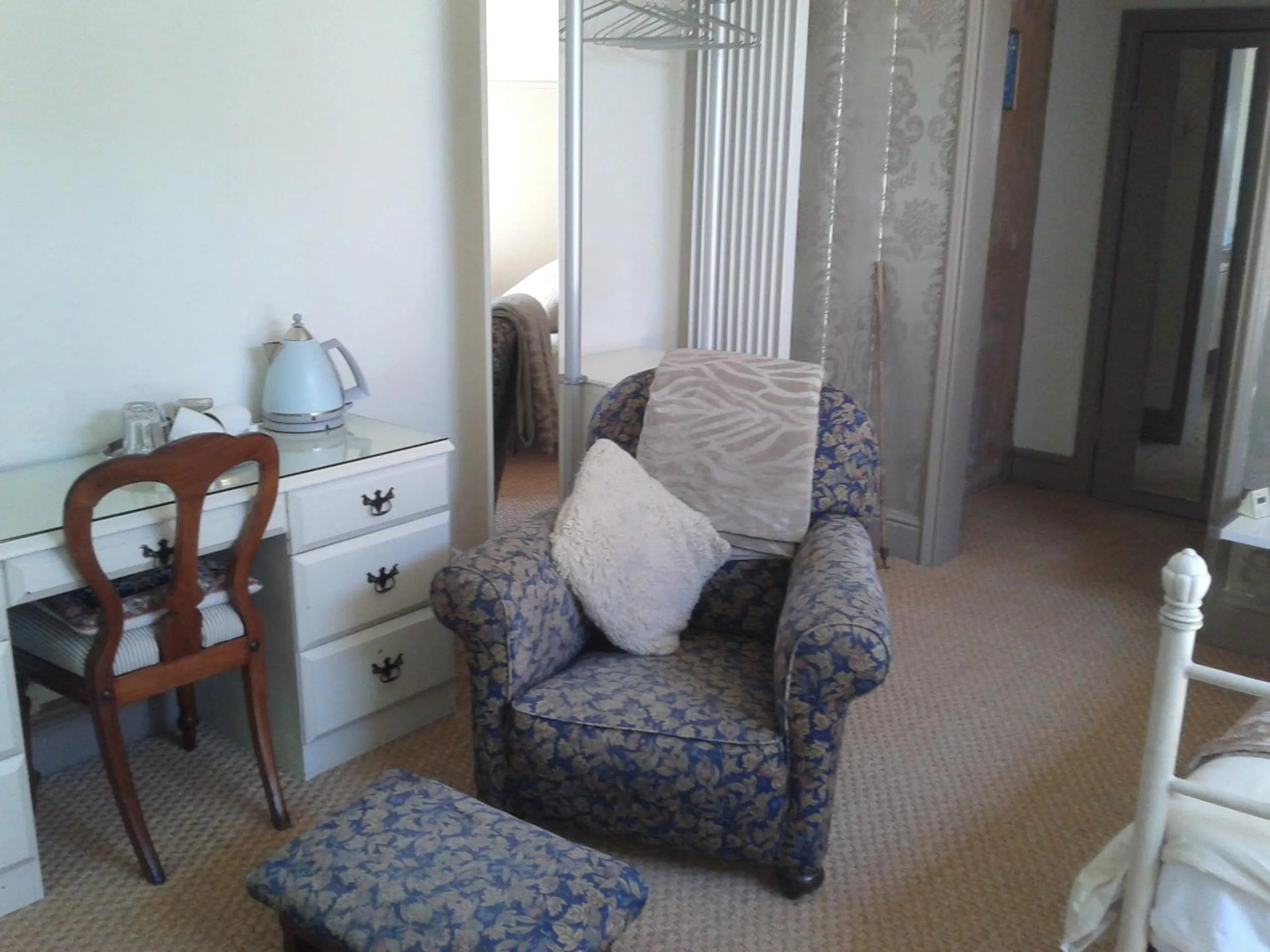 Coffee/tea facilities in OYO Cornerstone Manor Hotel