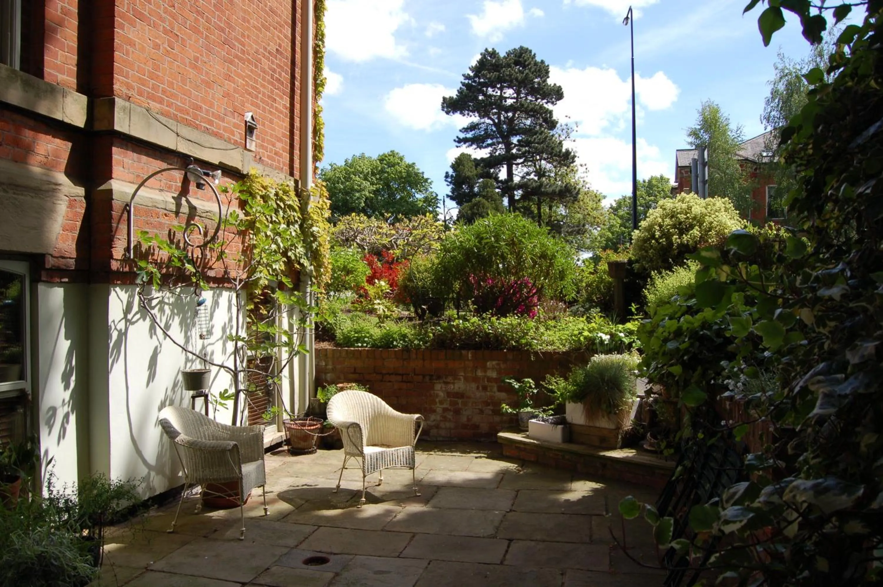 Patio in OYO Cornerstone Manor Hotel