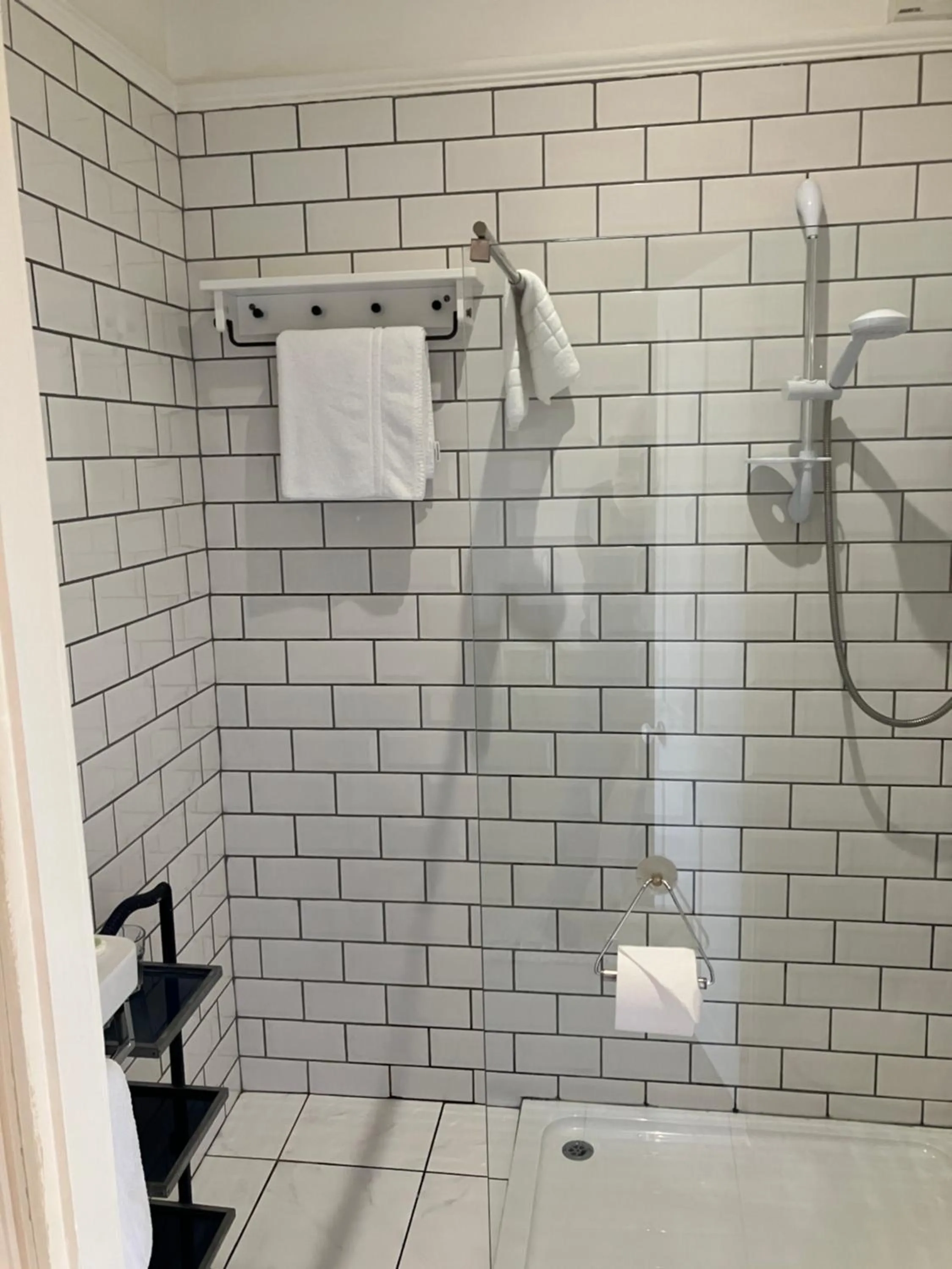 Shower in OYO Cornerstone Manor Hotel