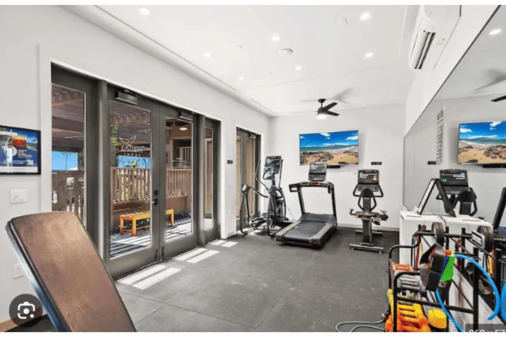 Fitness centre/facilities in 9B EKAHI VILLAGE-STUDIO BATH, GARDEN VIEW - 1 MINUTE STROLL to BEACH!