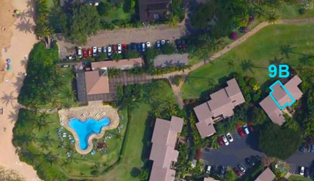 Bird's eye view in 9B EKAHI VILLAGE-STUDIO BATH, GARDEN VIEW - 1 MINUTE STROLL to BEACH!