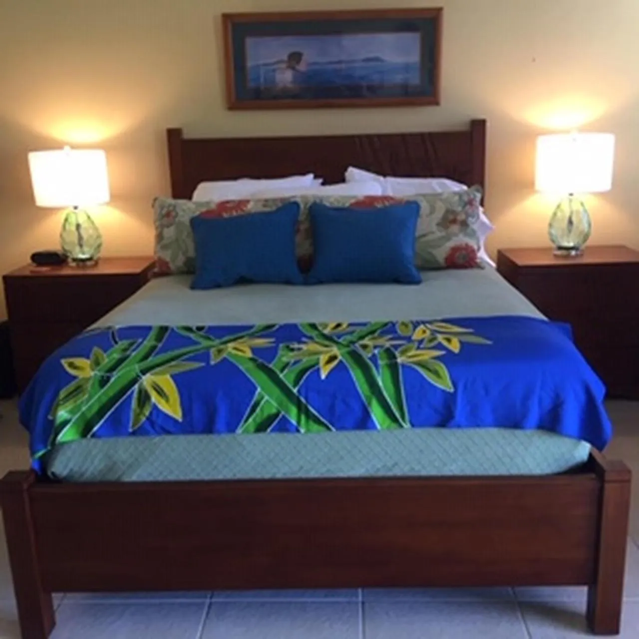Bed in 9B EKAHI VILLAGE-STUDIO BATH, GARDEN VIEW - 1 MINUTE STROLL to BEACH!