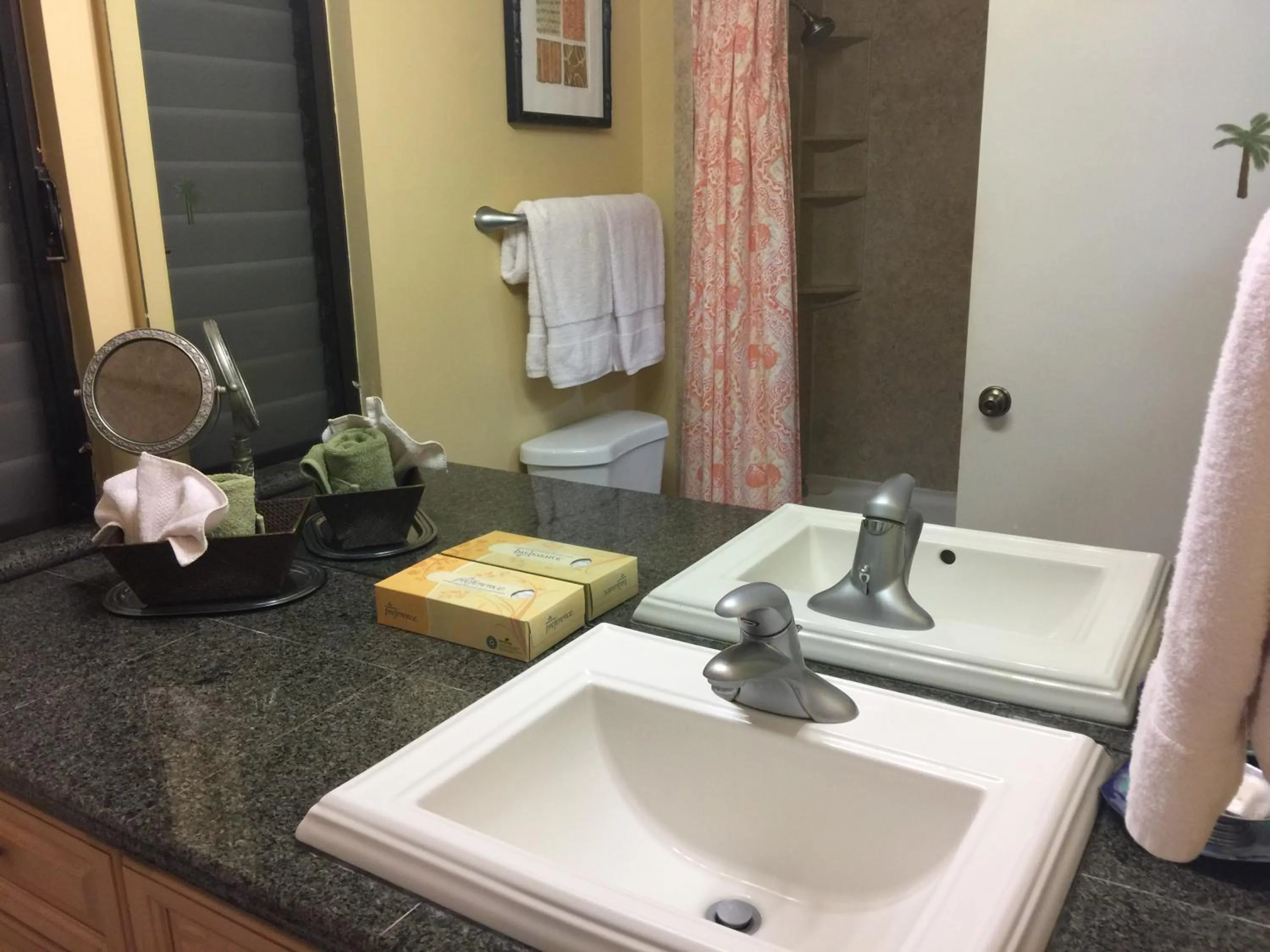 Bathroom in 9B EKAHI VILLAGE-STUDIO BATH, GARDEN VIEW - 1 MINUTE STROLL to BEACH!