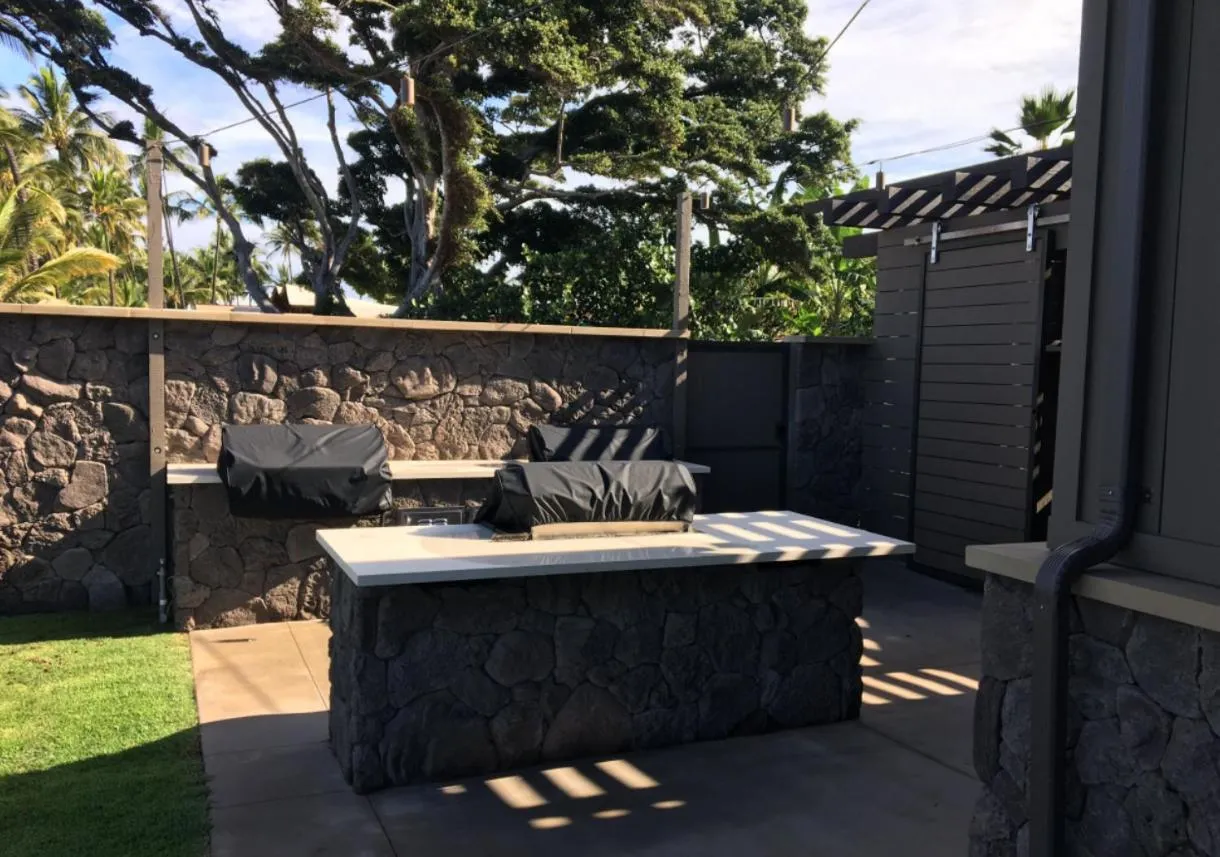 BBQ facilities in 9B EKAHI VILLAGE-STUDIO BATH, GARDEN VIEW - 1 MINUTE STROLL to BEACH!