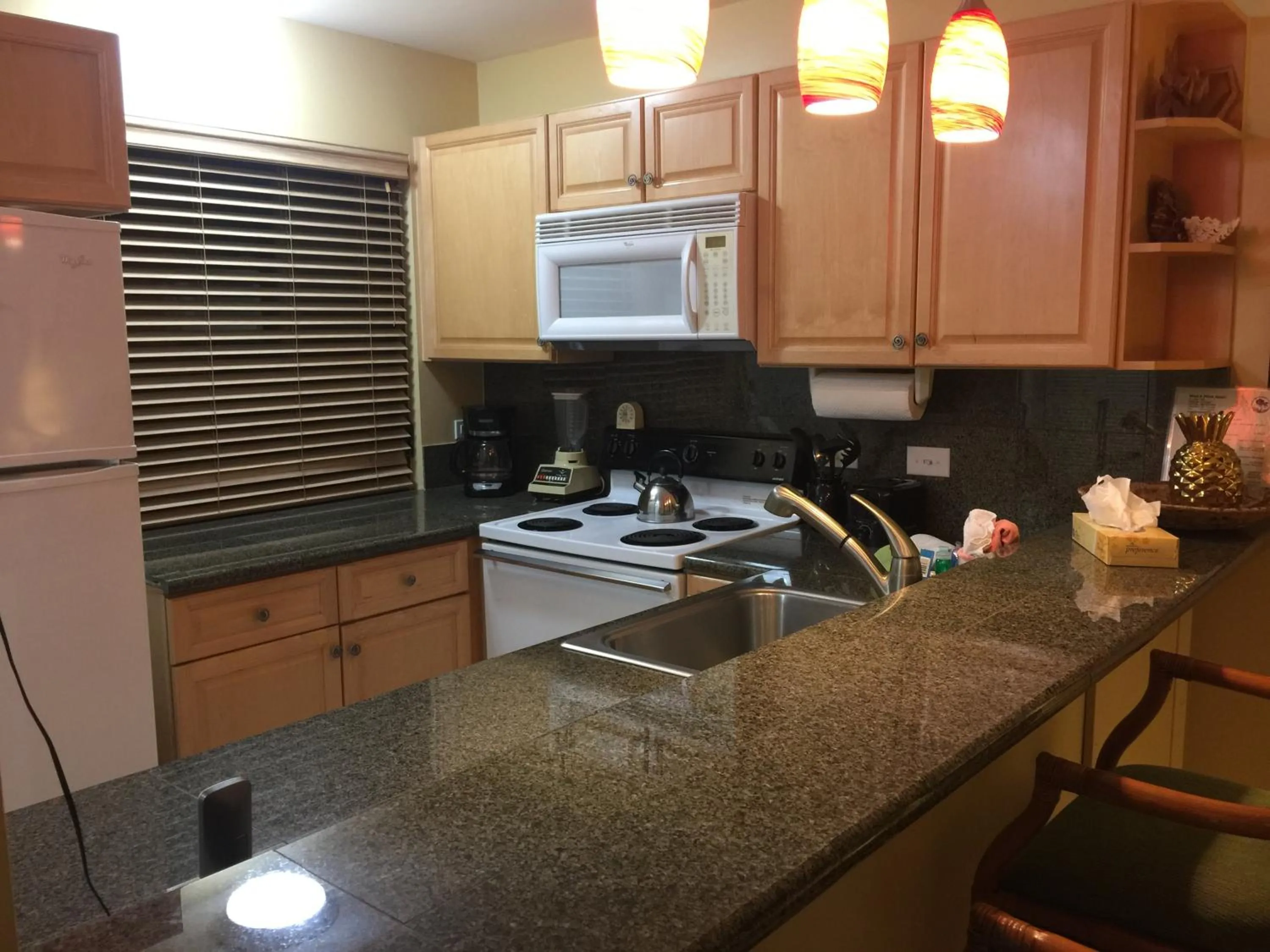 Kitchen or kitchenette in 9B EKAHI VILLAGE-STUDIO BATH, GARDEN VIEW - 1 MINUTE STROLL to BEACH!