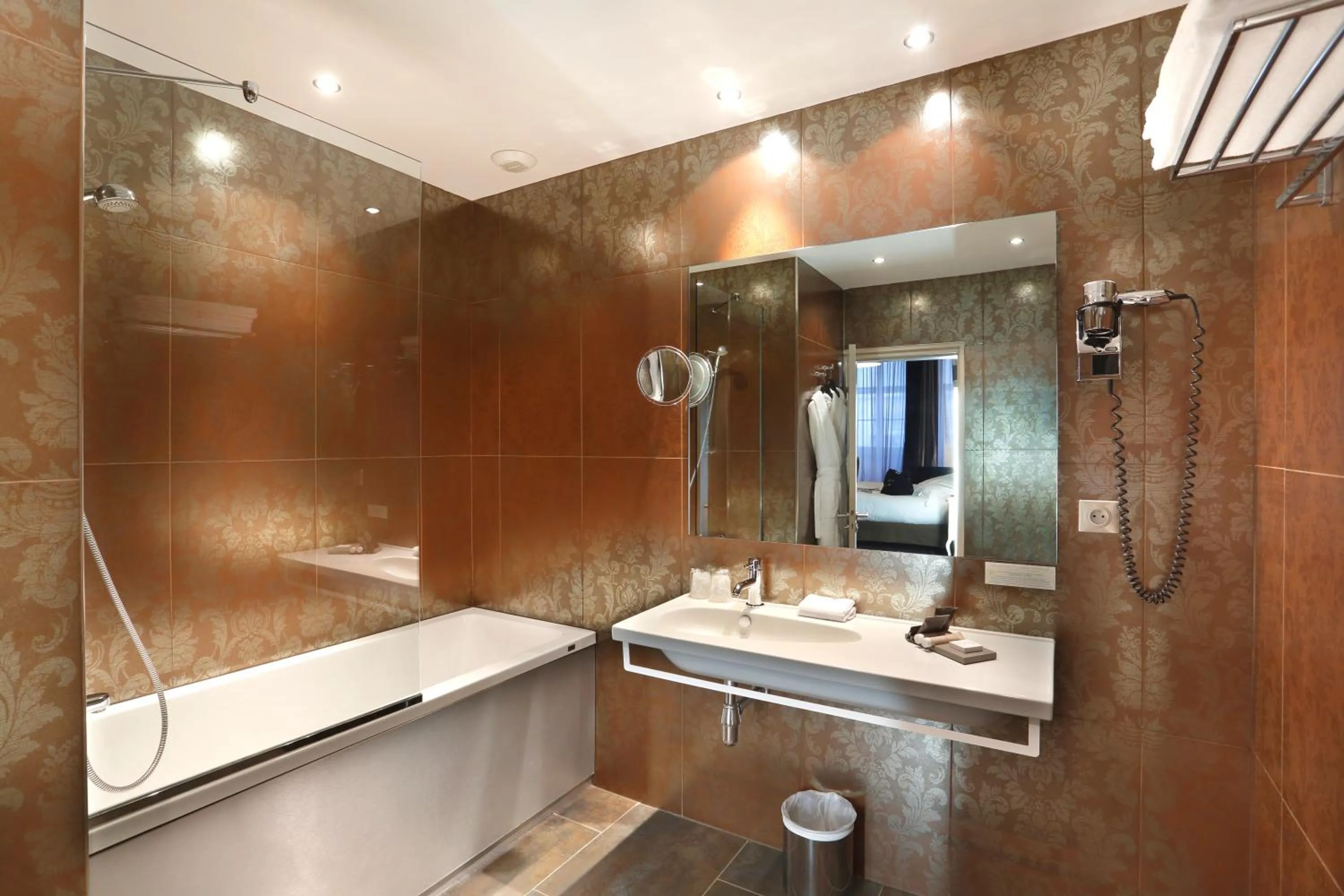 Bathroom in Hôtel de Paris