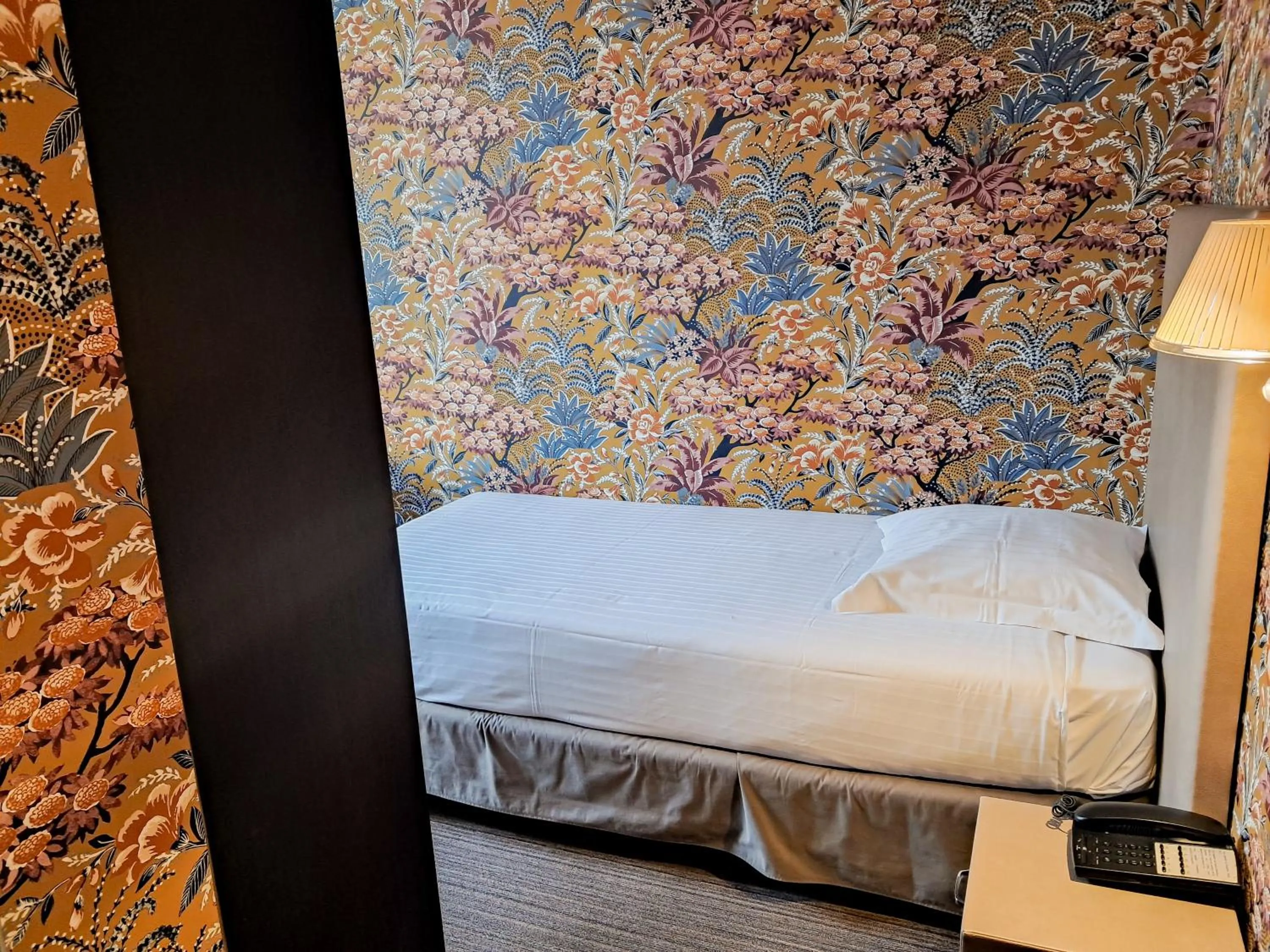 Bedroom, Bed in Hôtel de Paris