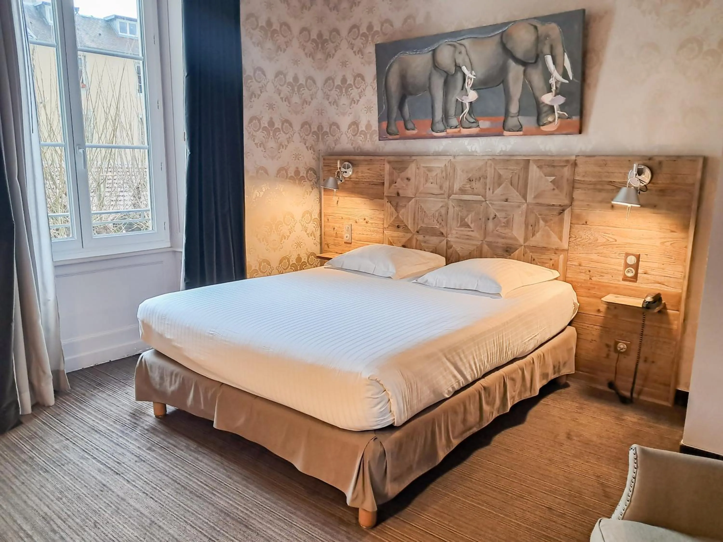 Bedroom, Bed in Hôtel de Paris