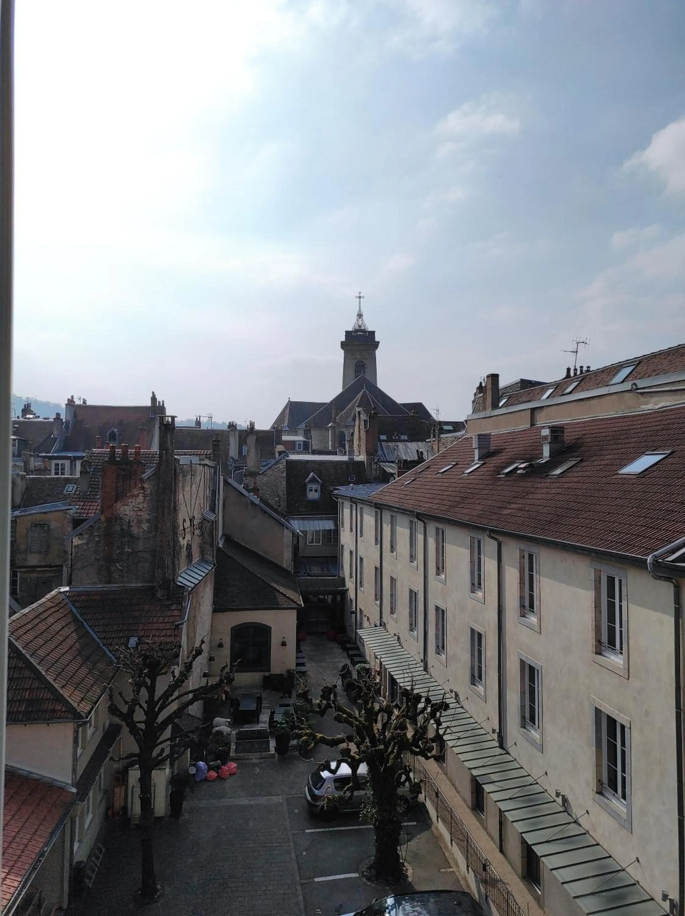 Inner courtyard view in Hôtel de Paris