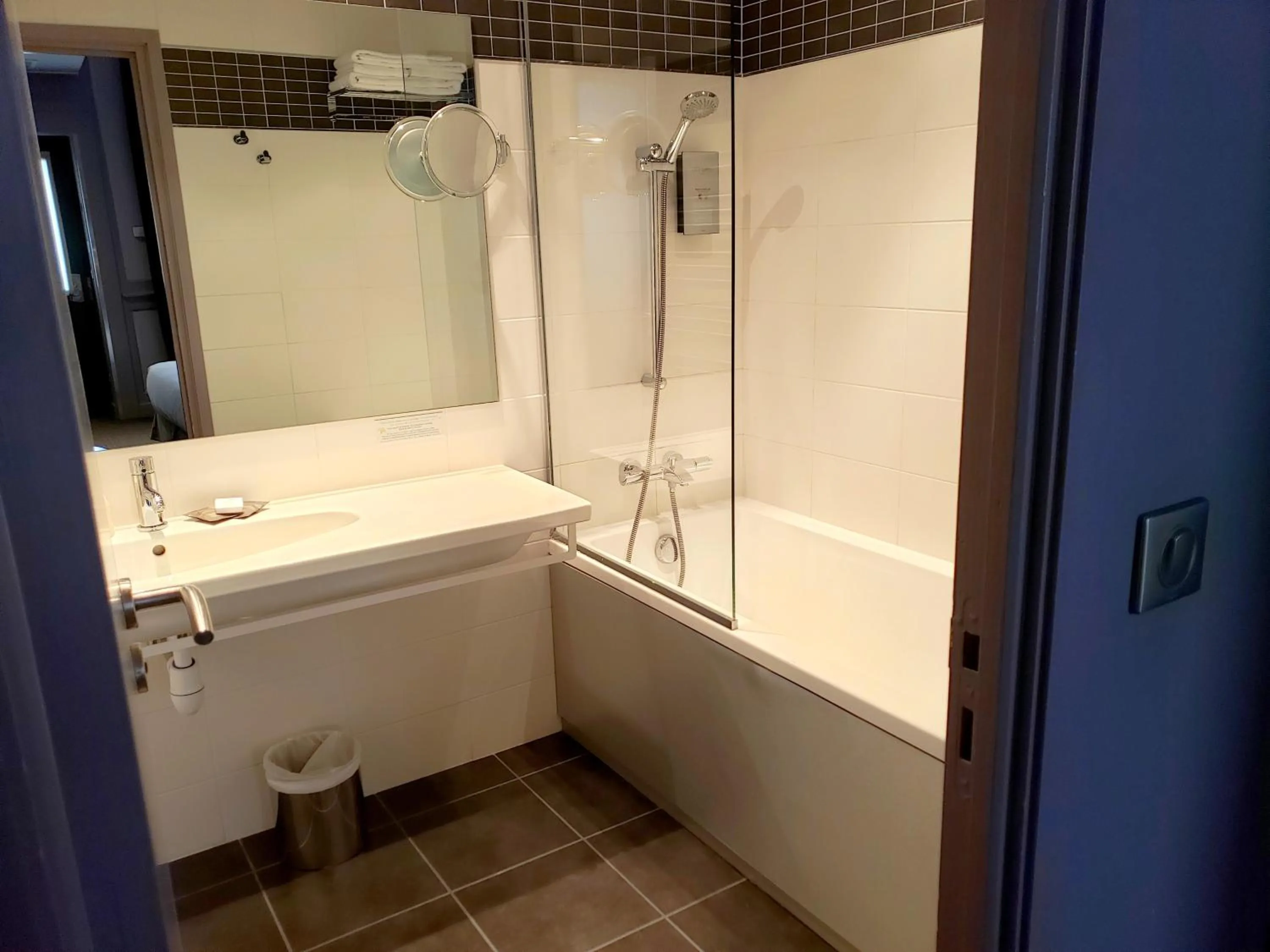 Bathroom in Hôtel de Paris