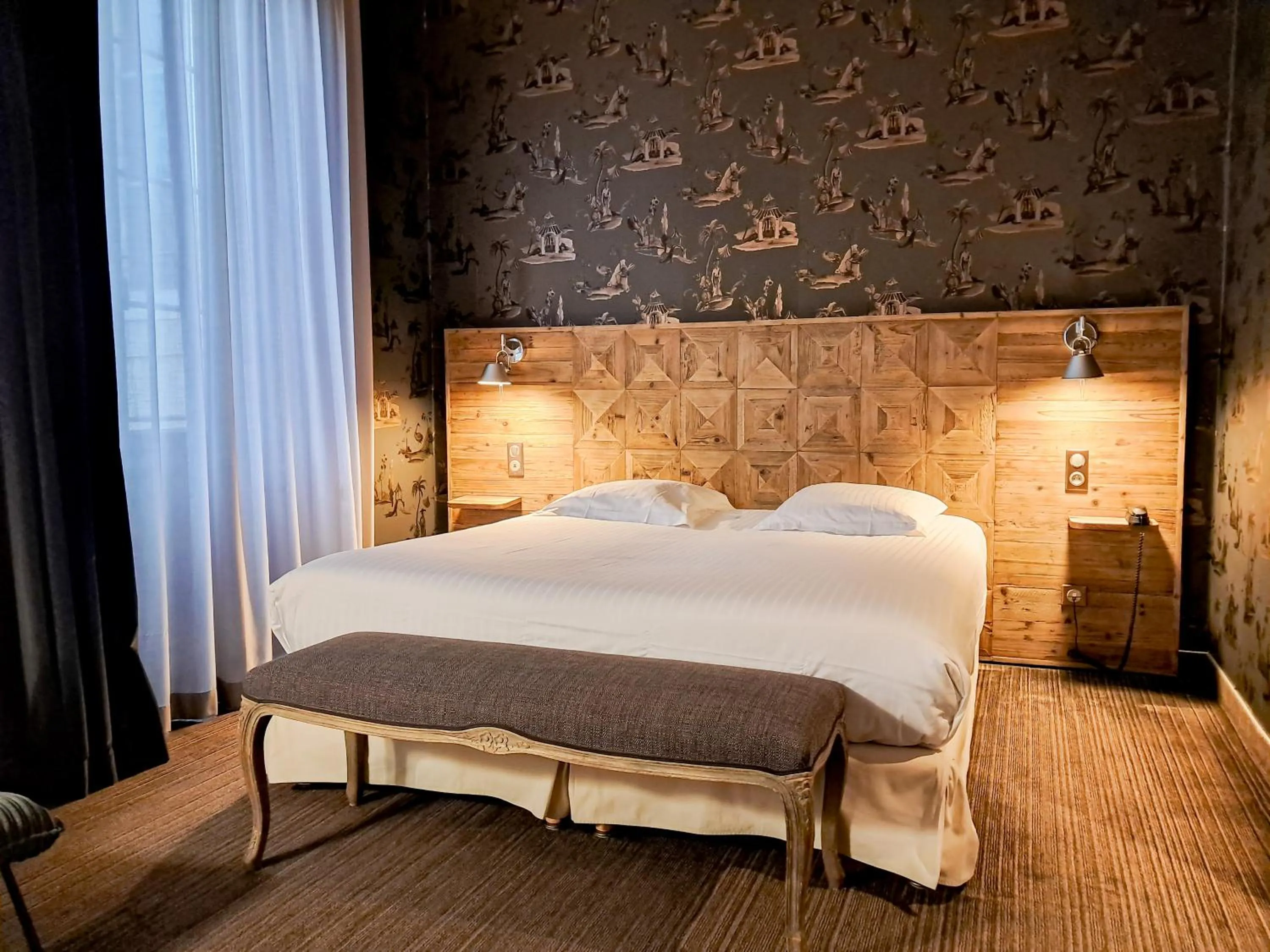 Bedroom, Bed in Hôtel de Paris